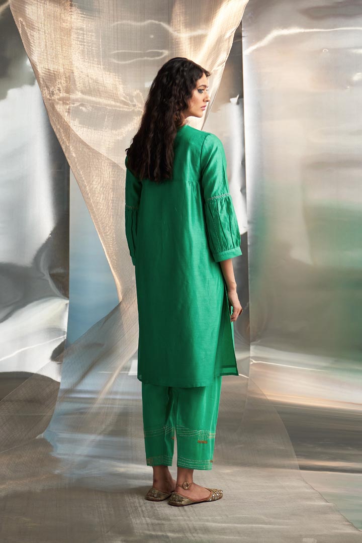 Image of Misr's Embroidered kurta with heavy booti set