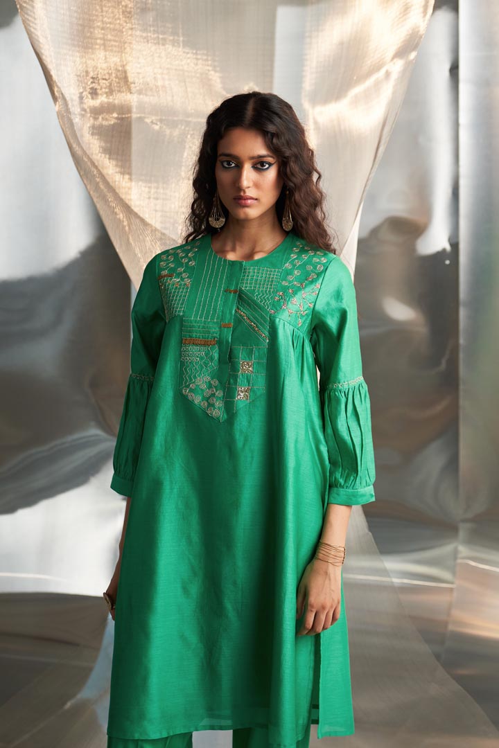 Image of Misr's Embroidered kurta with heavy booti set