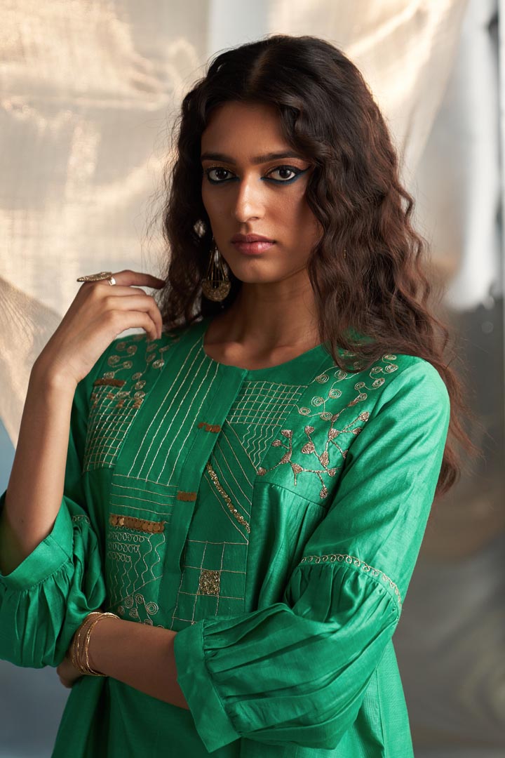 Image of Misr's Embroidered kurta with heavy booti set