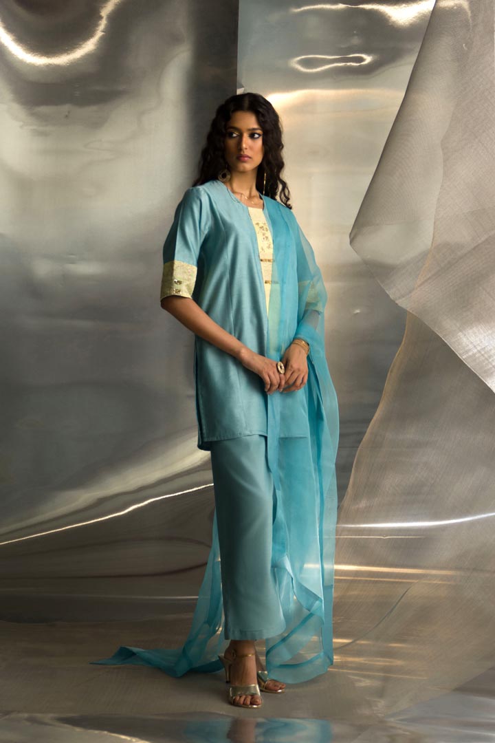 Image of Mis'r Embroidered Short Kurta Co-ord Set