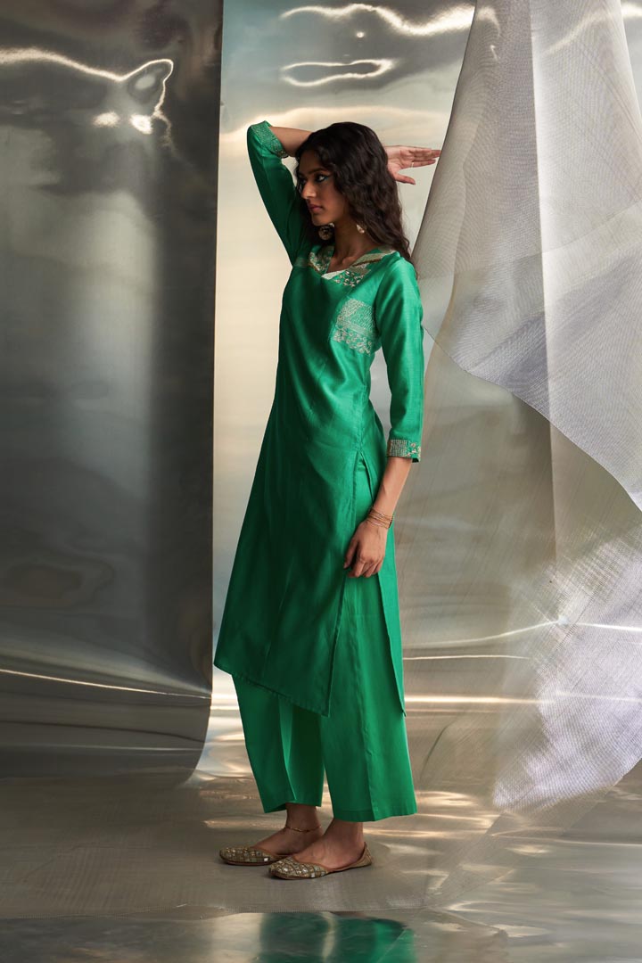 Image of Mis'r Embroidered Straight Kurta Set