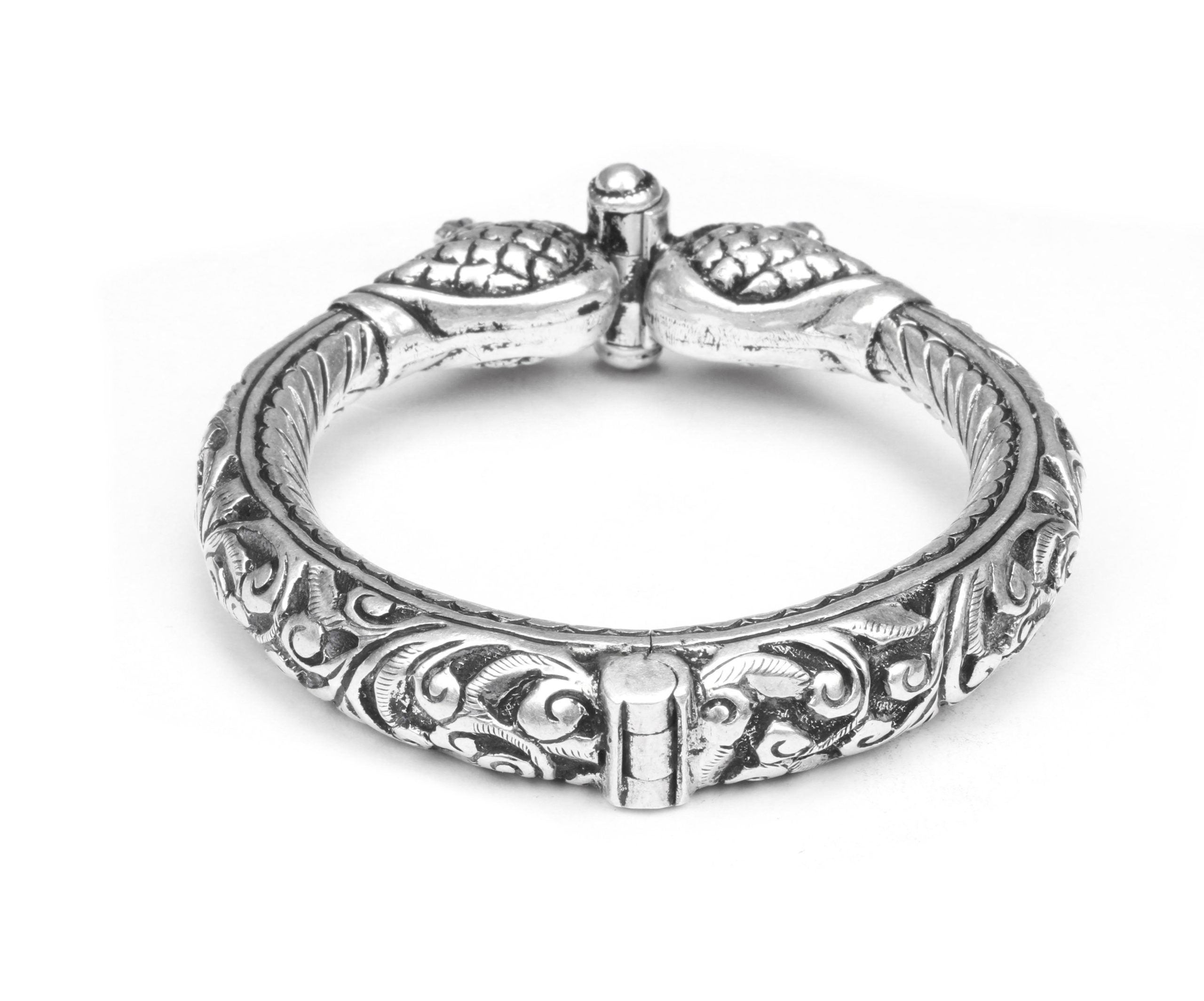 Silver Noemi Carving Bracelet