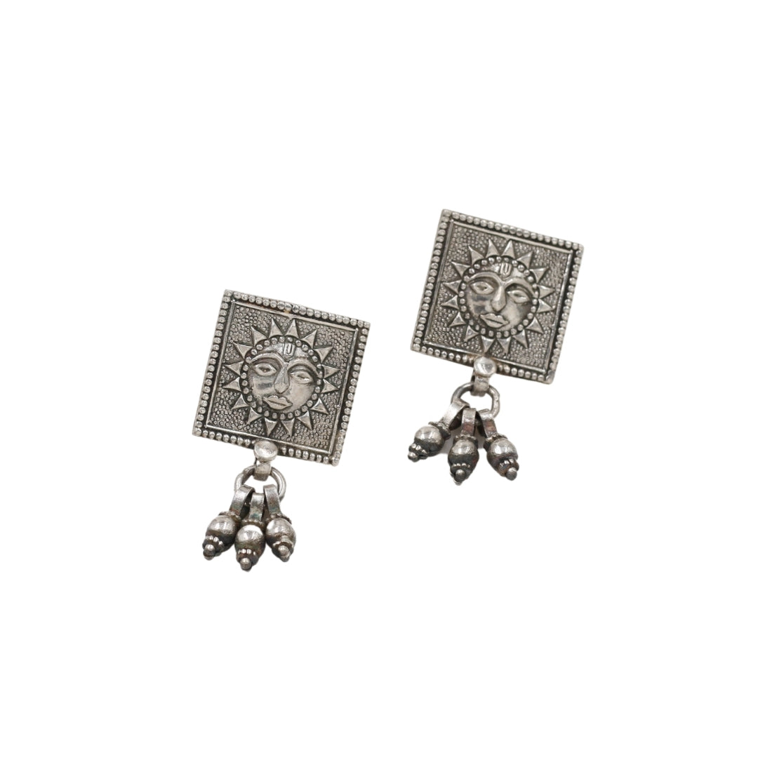 Refined Grace: Sangeeta Boochra’s Silver Handcrafted Earrings