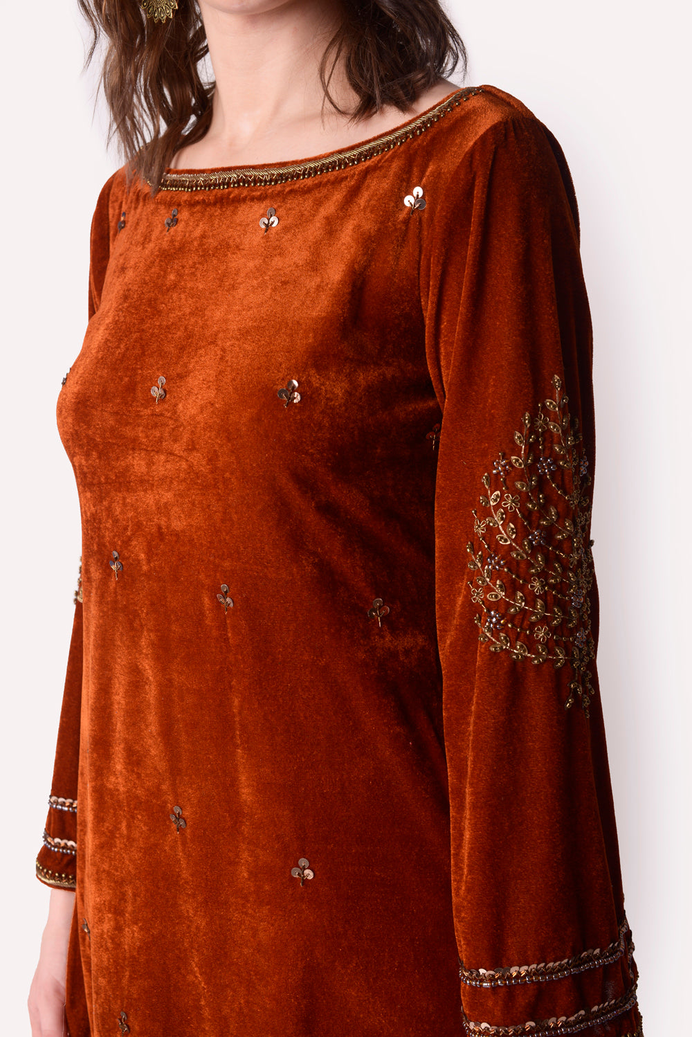 Embroidered Velvet Kurta Paired
With Cropped Pants And
Embroidered Tissue Dupatta. - Auraya Fashion -  - #tag1# - #tag2# - #tag3# - #tag3#