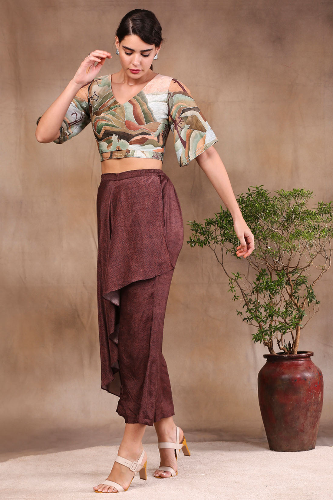 Image of Conversational Printed Crop Top With Drape Pants