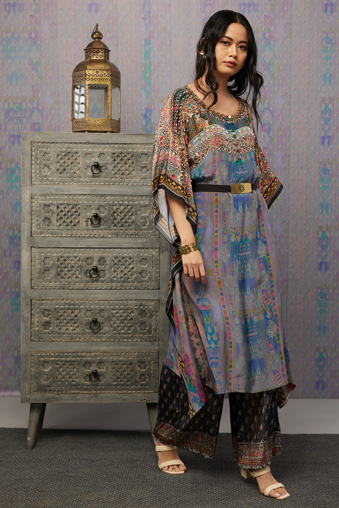 Image of Ikaya embroidered kaftan set with belt