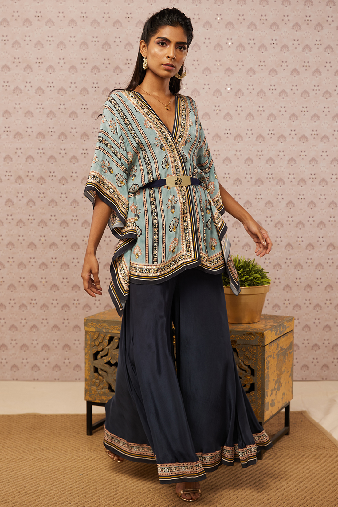 Image of Sarouk embroidered kaftan set with belt