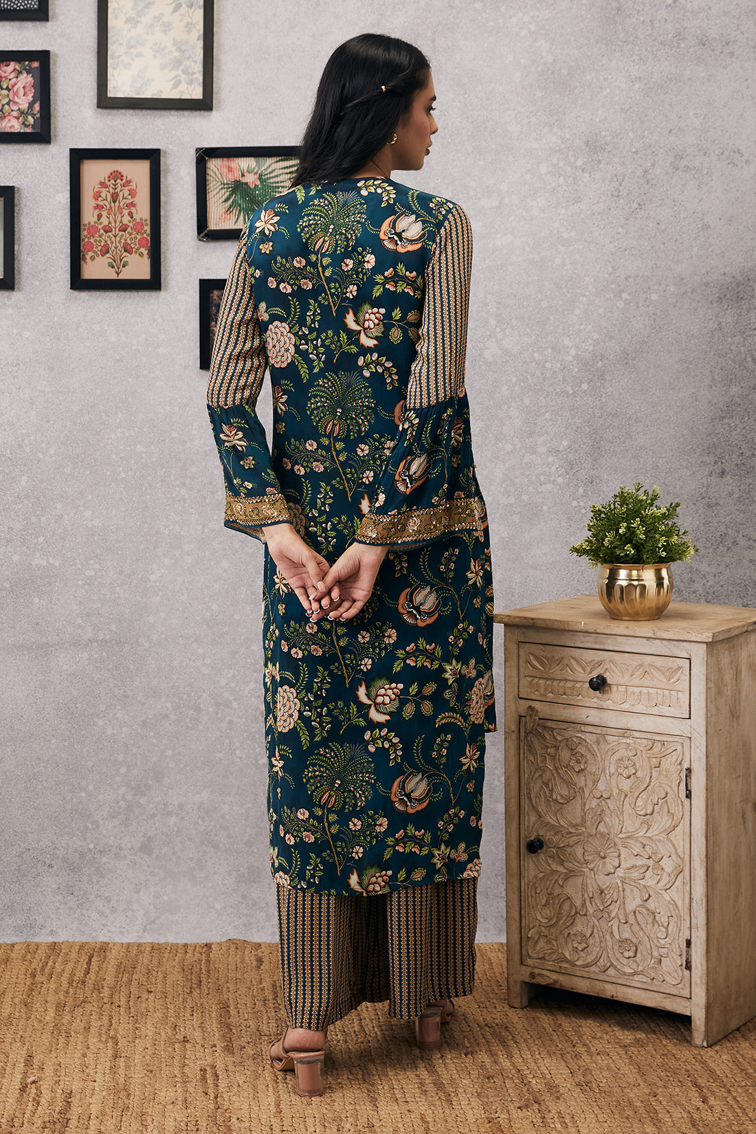 Image of Mehr embroidered kurta set