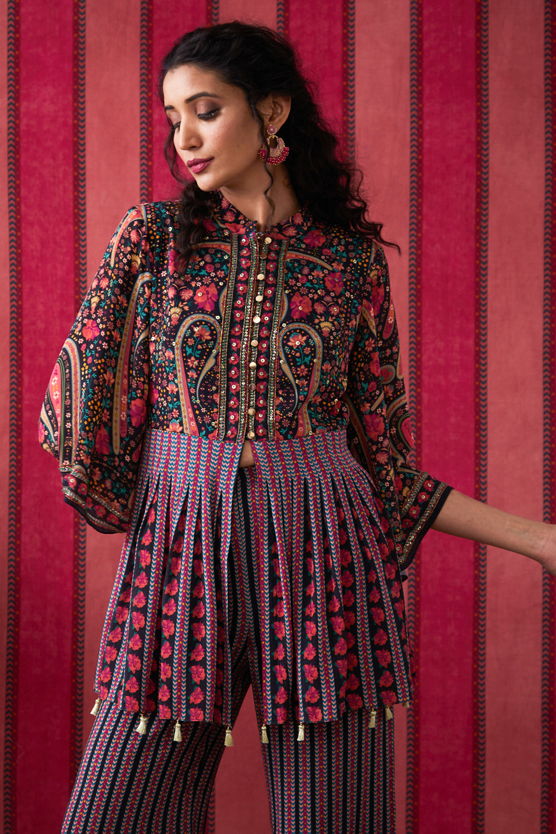 Image of Qala Embroidered Kurta Set