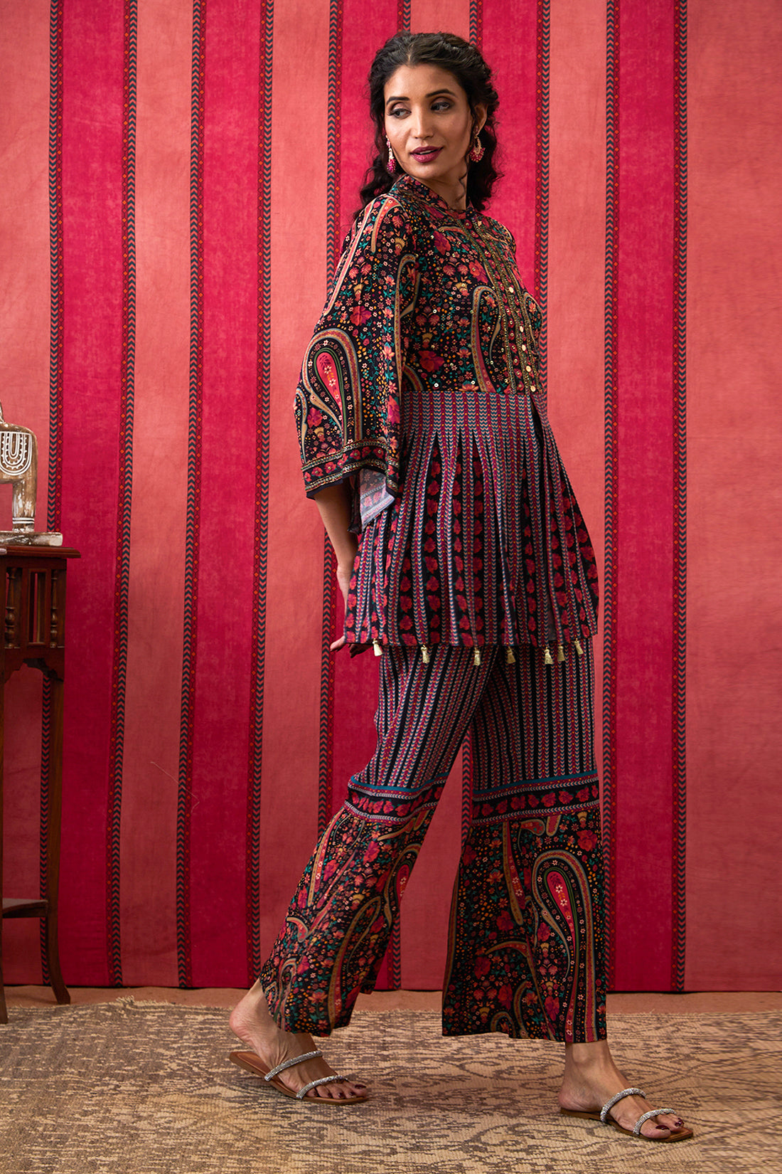 Image of Qala Embroidered Kurta Set