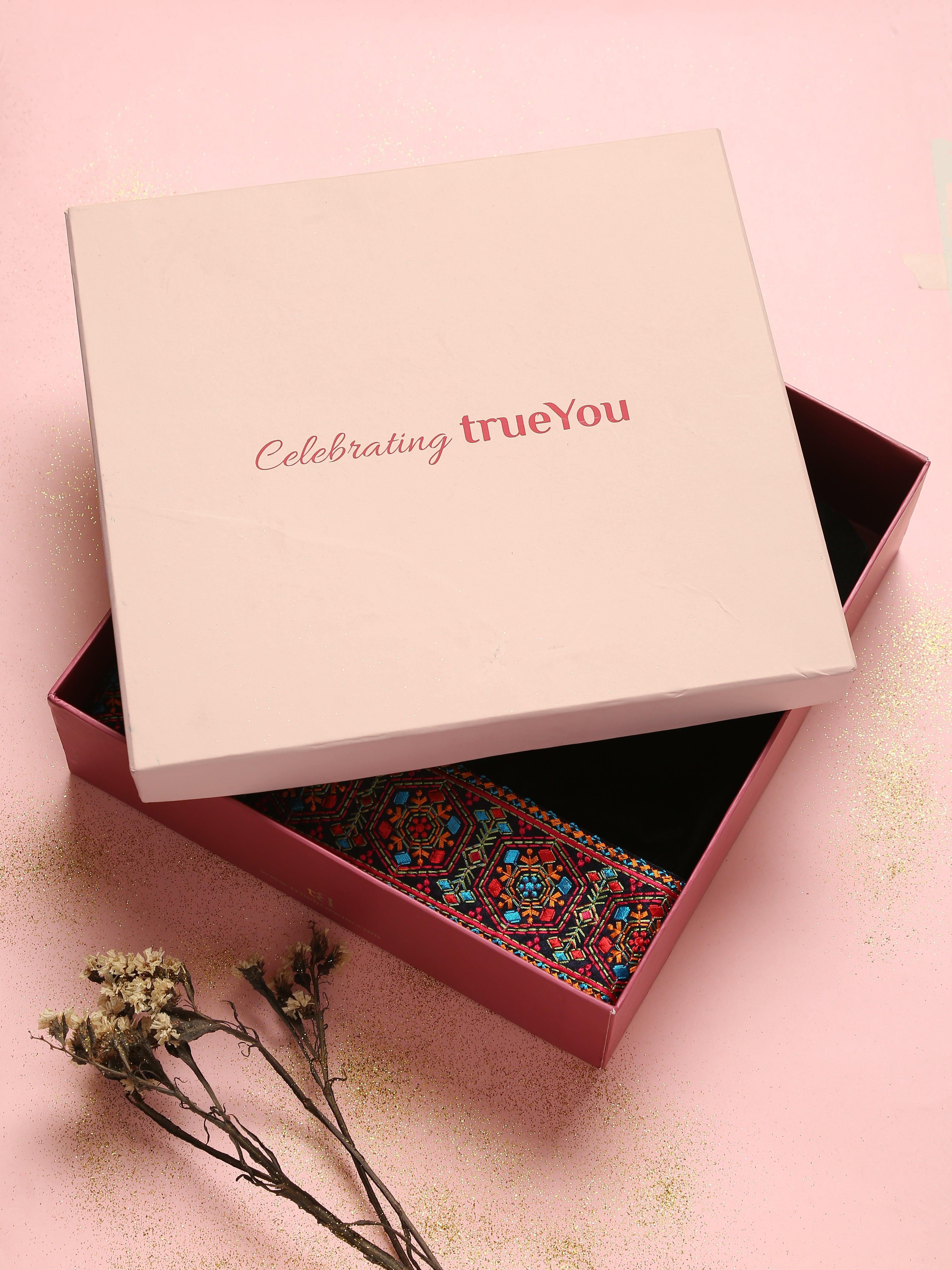 trueGifts Velvet - Black Color Rush - trueBrowns