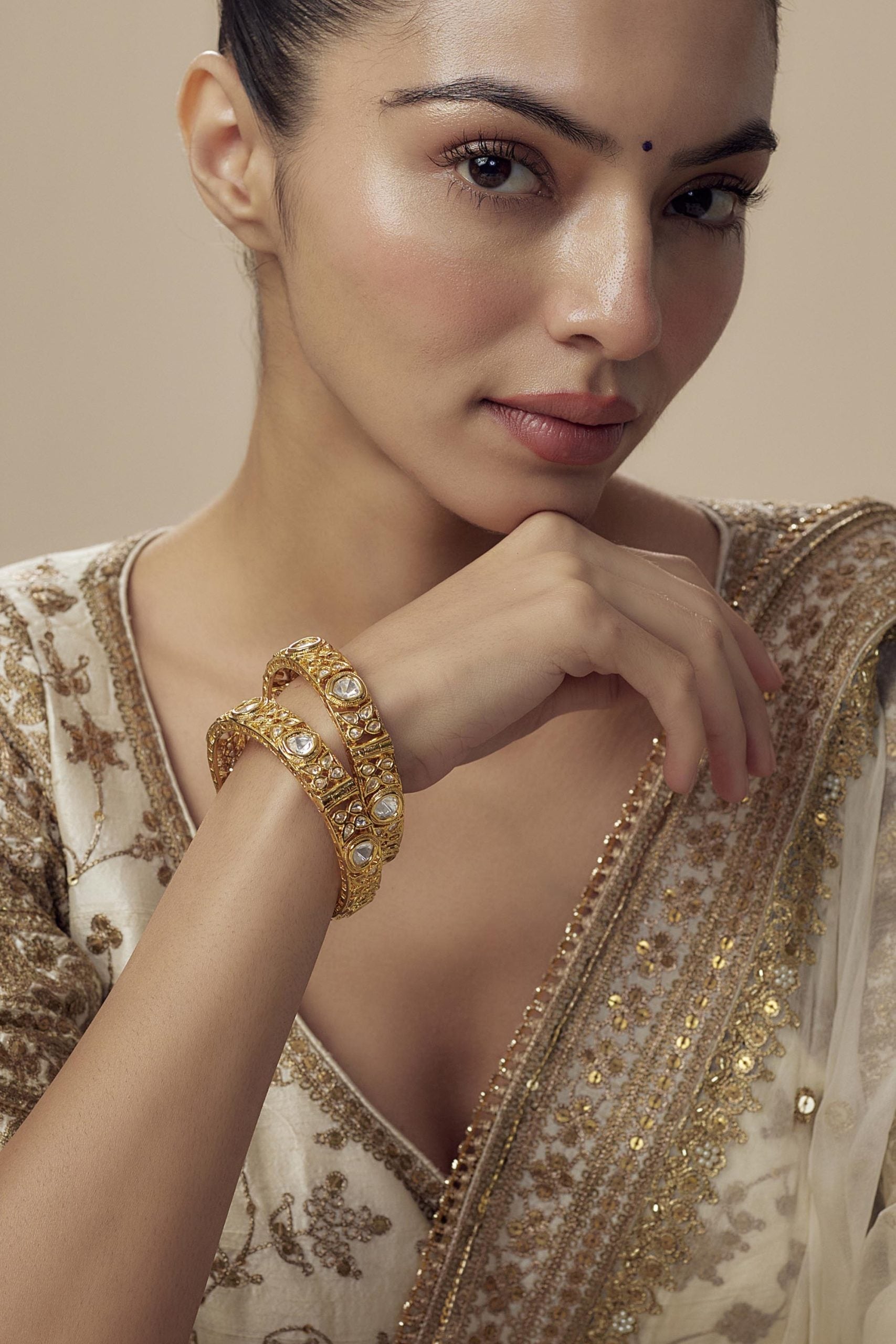 vivinia BY VIDHI MEHRA Saadgi Gold Plated White Womens Kundan, Polki Pair of Bangles (2.4,2.6)