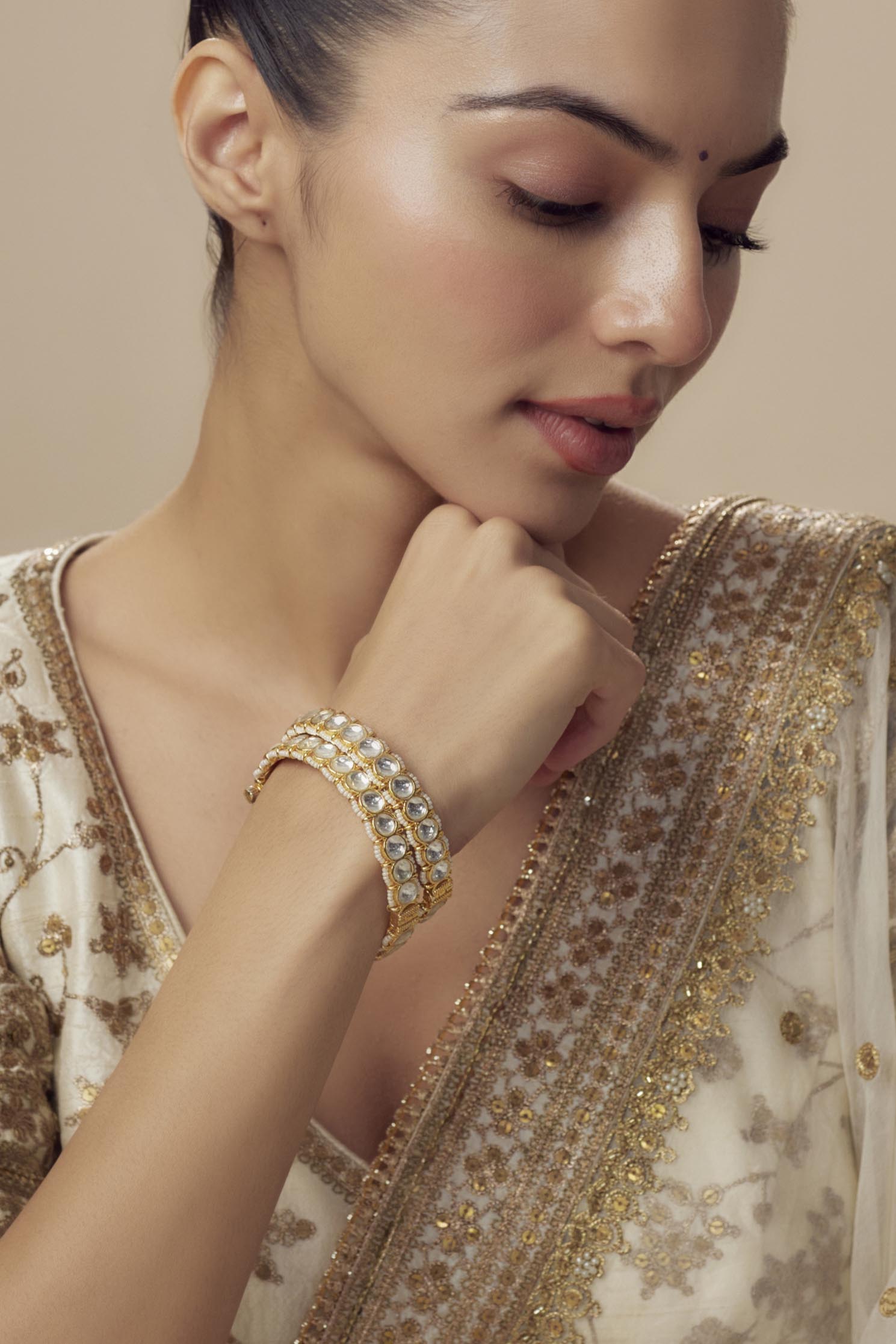 vivinia BY VIDHI MEHRA Saadgi Gold Plated White Womens Kundan, Polki Pair of Bangles (2.4,2.6)