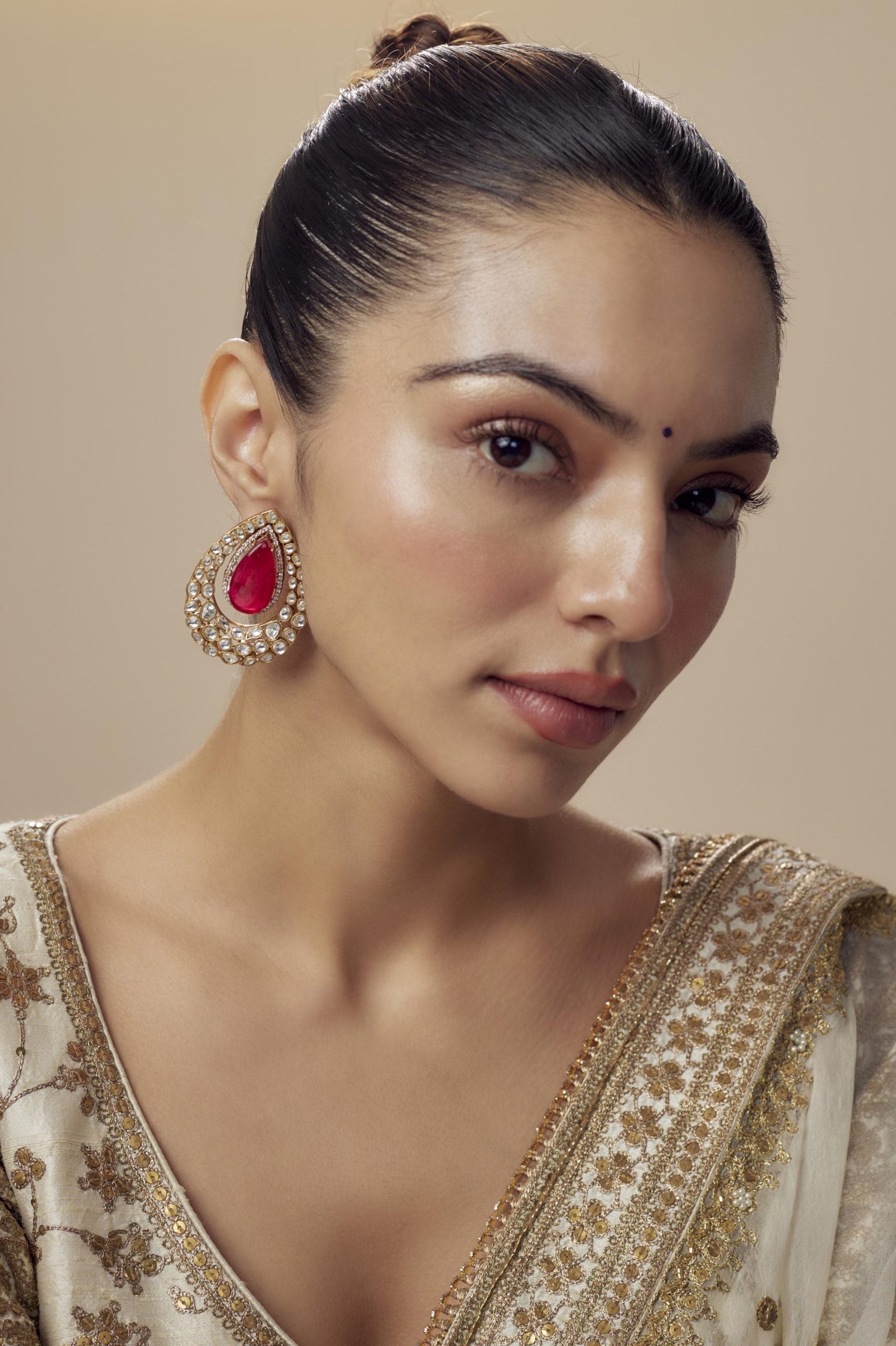 vivinia BY VIDHI MEHRA Antara Gold Plated Red Womens Kundan, Polki Pair of Stud Earrings (Freesize)