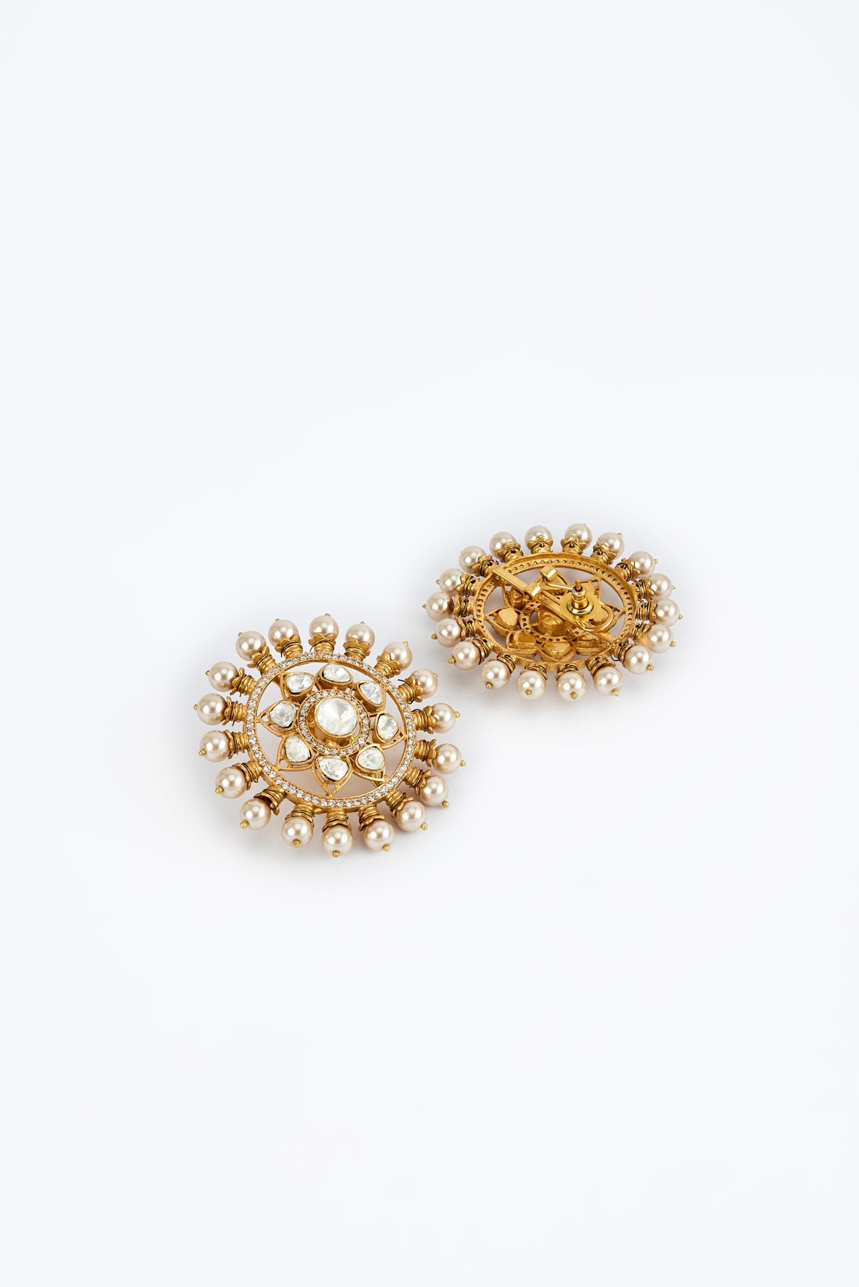 vivinia BY VIDHI MEHRA Saadgi Gold Plated Womens Pearl Pair of Stud Earrings (Freesize)