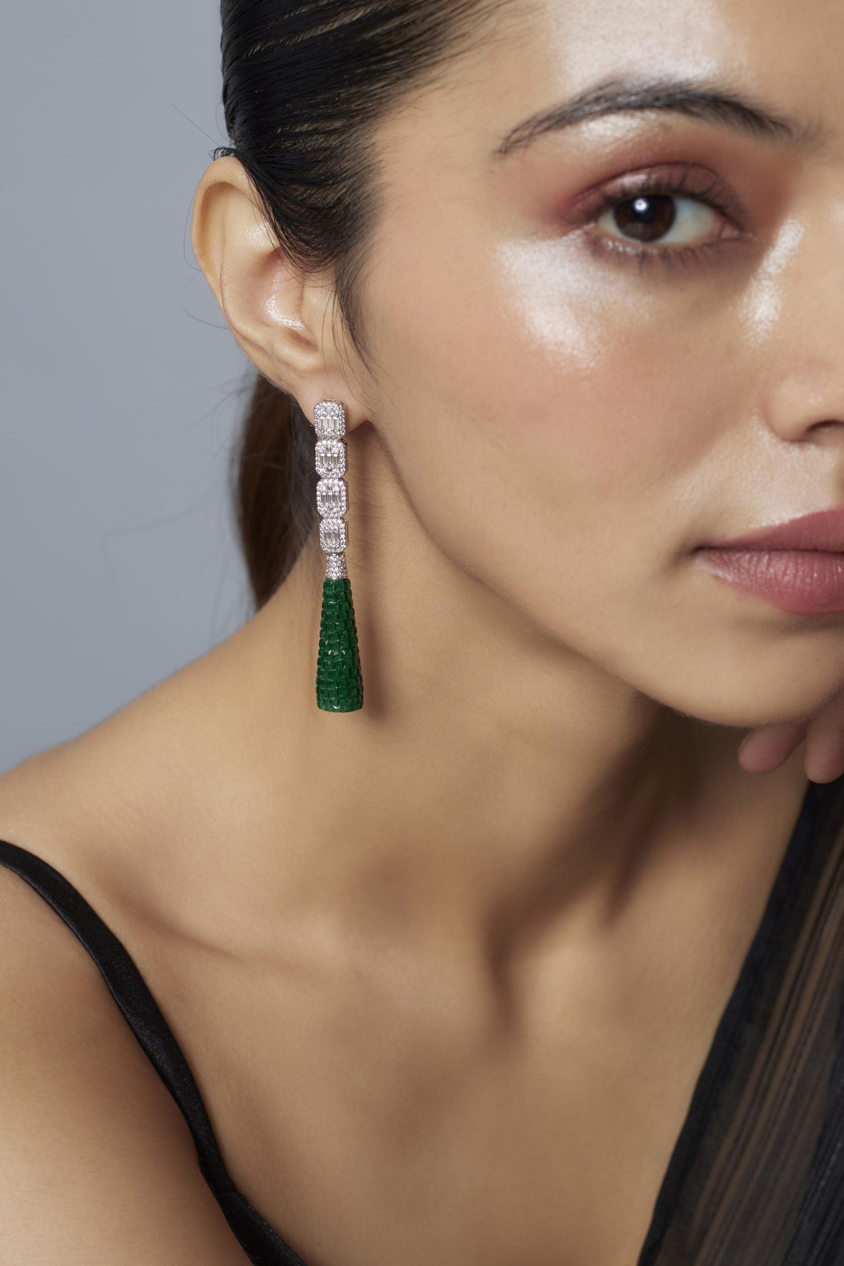 vivinia BY VIDHI MEHRA Zia Silver Plated Green Womens Zircon Pair of Dangler Earrings (Freesize)