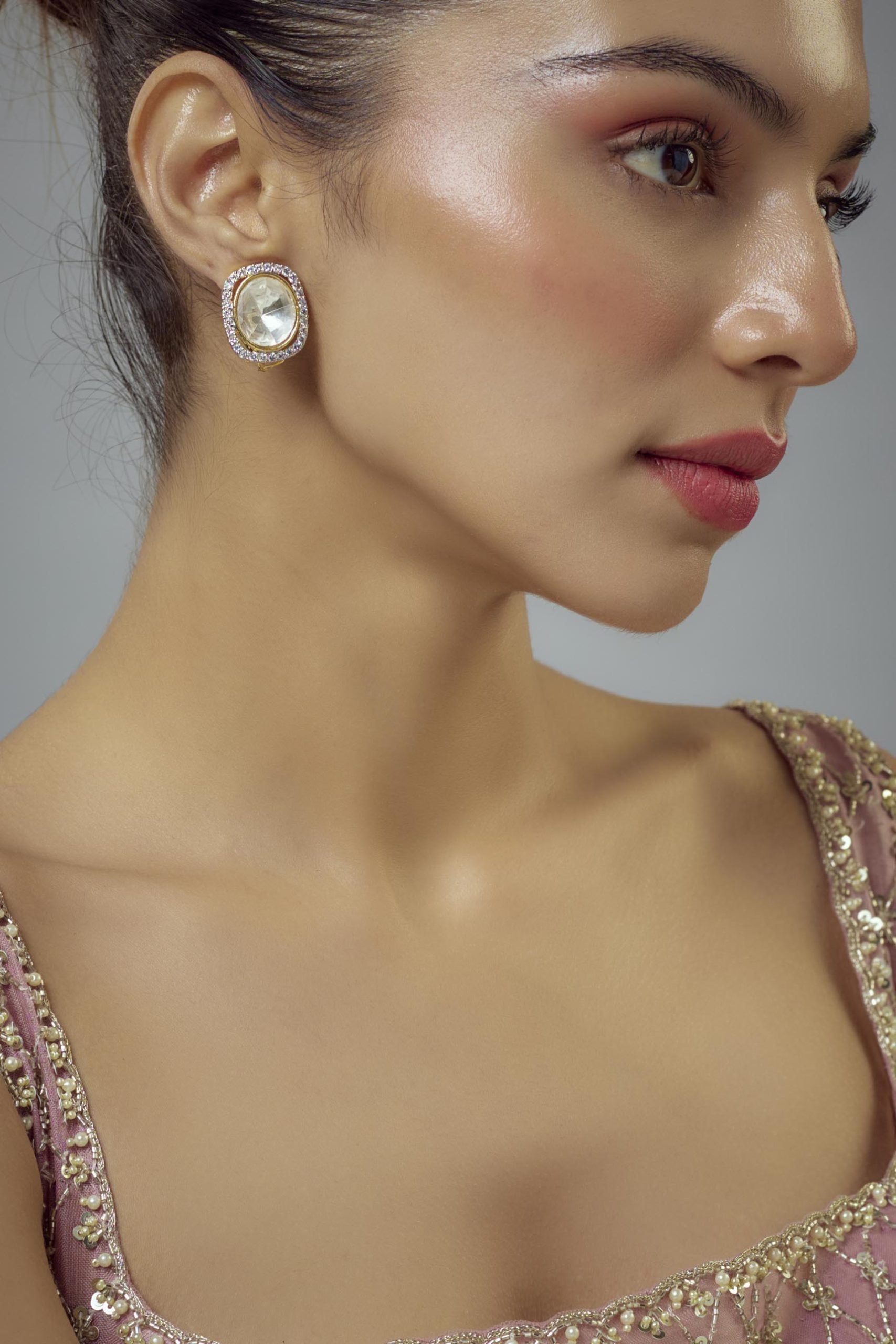 vivinia BY VIDHI MEHRA Florence Gold Plated Kundan, Polki Womens Pair of Studs Earrings (Freesize)