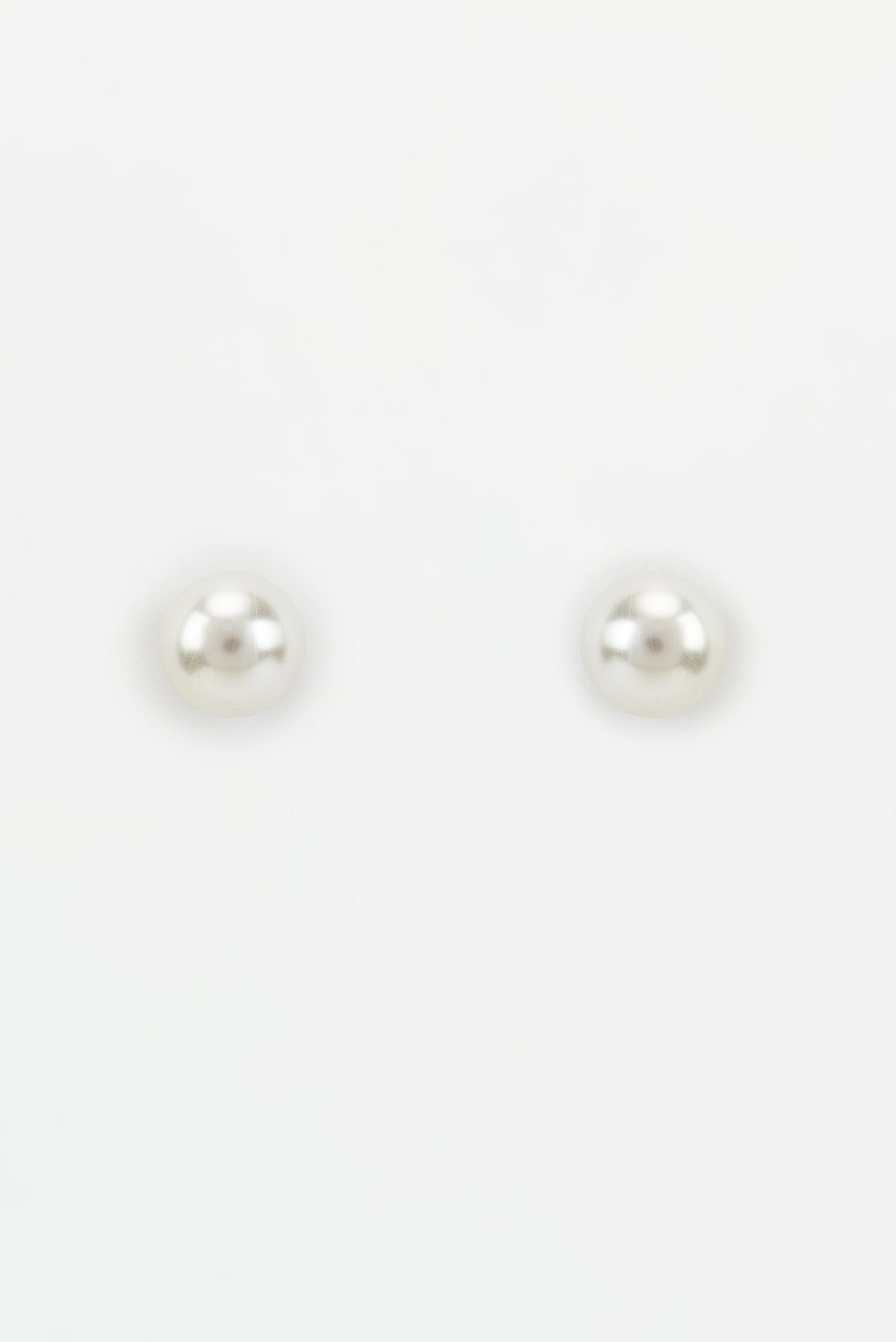 vivinia BY VIDHI MEHRA Florence White Pearl Womens Pair of Studs Earrings (Freesize)