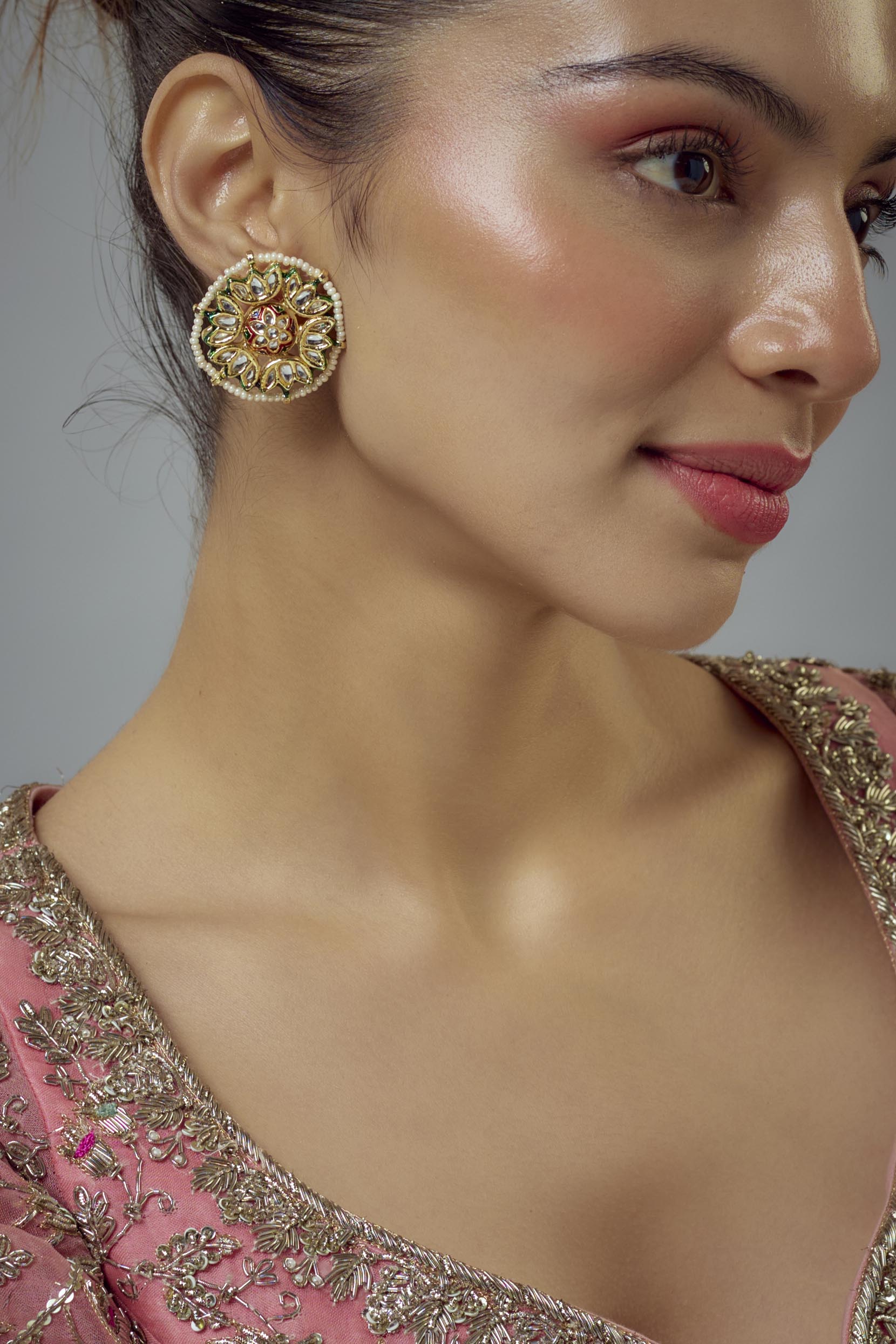 vivinia BY VIDHI MEHRA Saadgi Gold Plated White Kundan, Polki Womens Pair of Studs Earrings (Freesize)