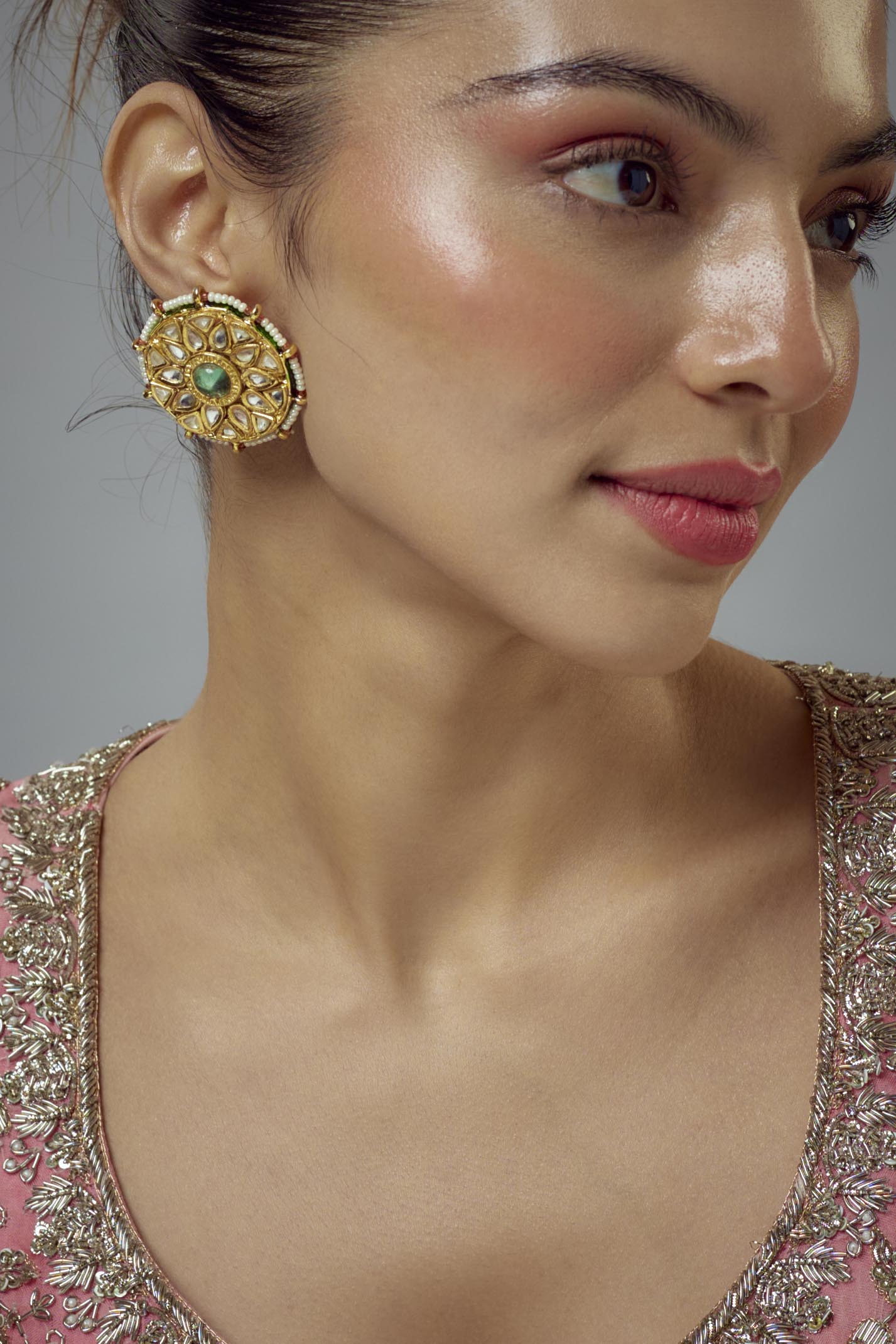 vivinia BY VIDHI MEHRA Saadgi Gold Plated Green Kundan, Polki Womens Pair of Studs Earrings (Freesize)