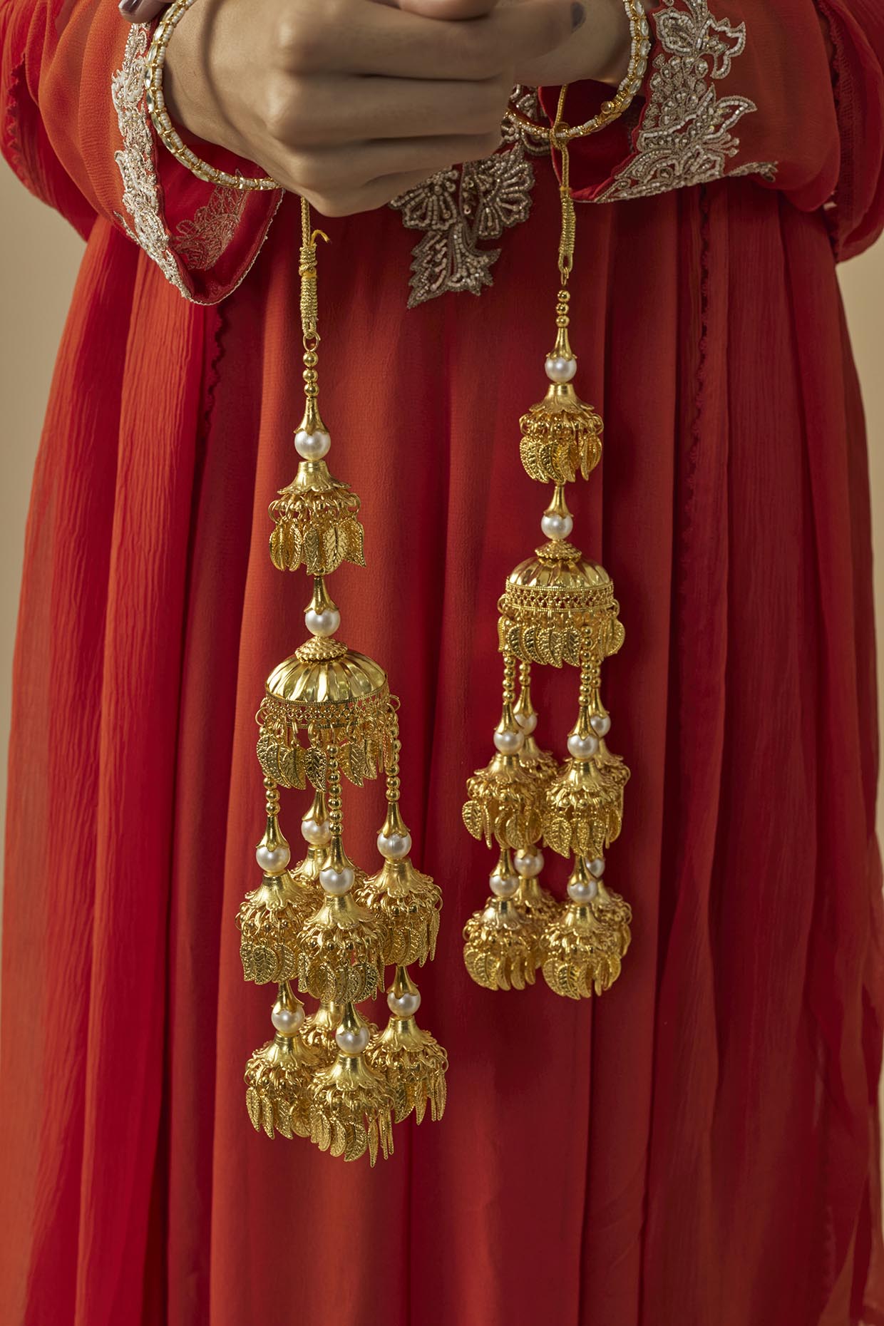 vivinia BY VIDHI MEHRA Gold Plated Womens Pair of Kaleeras (Freesize)