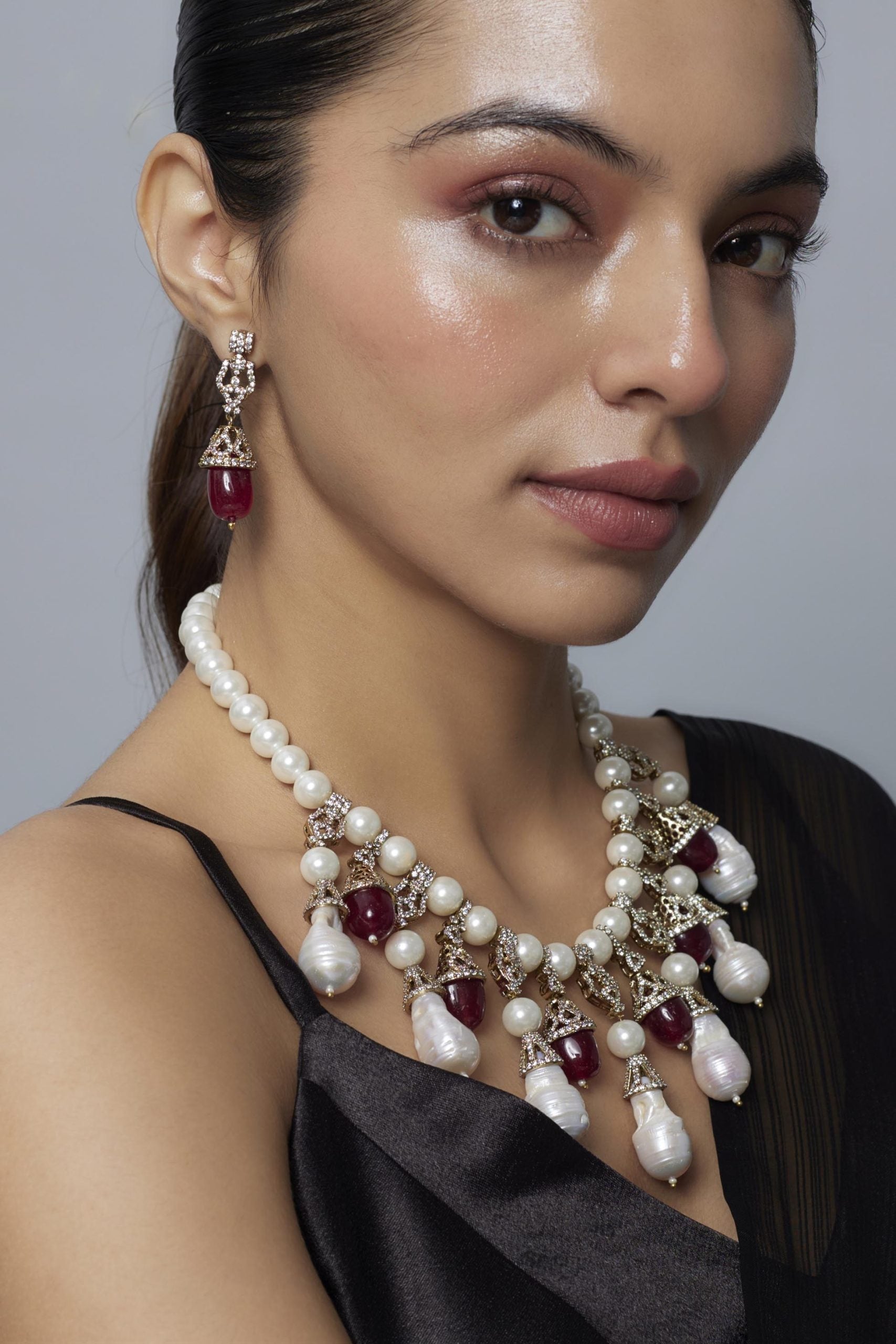 vivinia BY VIDHI MEHRA Florence Silver Plated Red Womens Pearl Short Necklace Set with Pair of Earrings (Freesize)