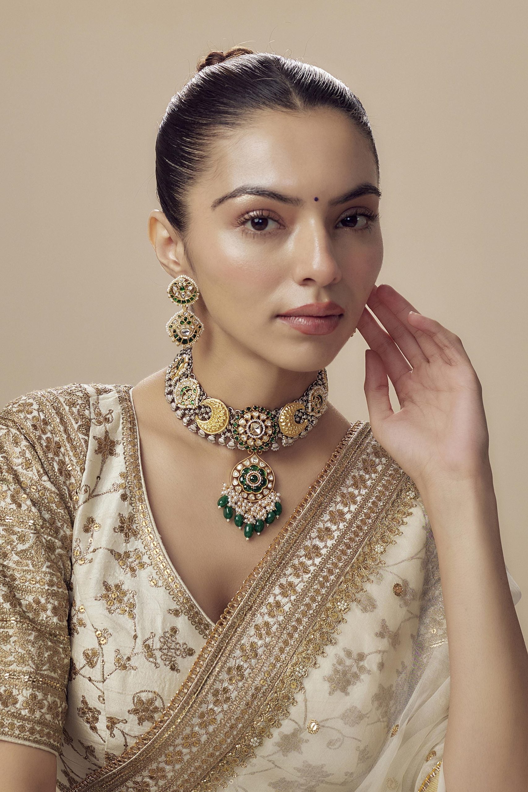 vivinia BY VIDHI MEHRA Morpankh Gold Plated Green Womens Kundan, Polki Short Necklace Set with Pair of Earrings (Freesize)