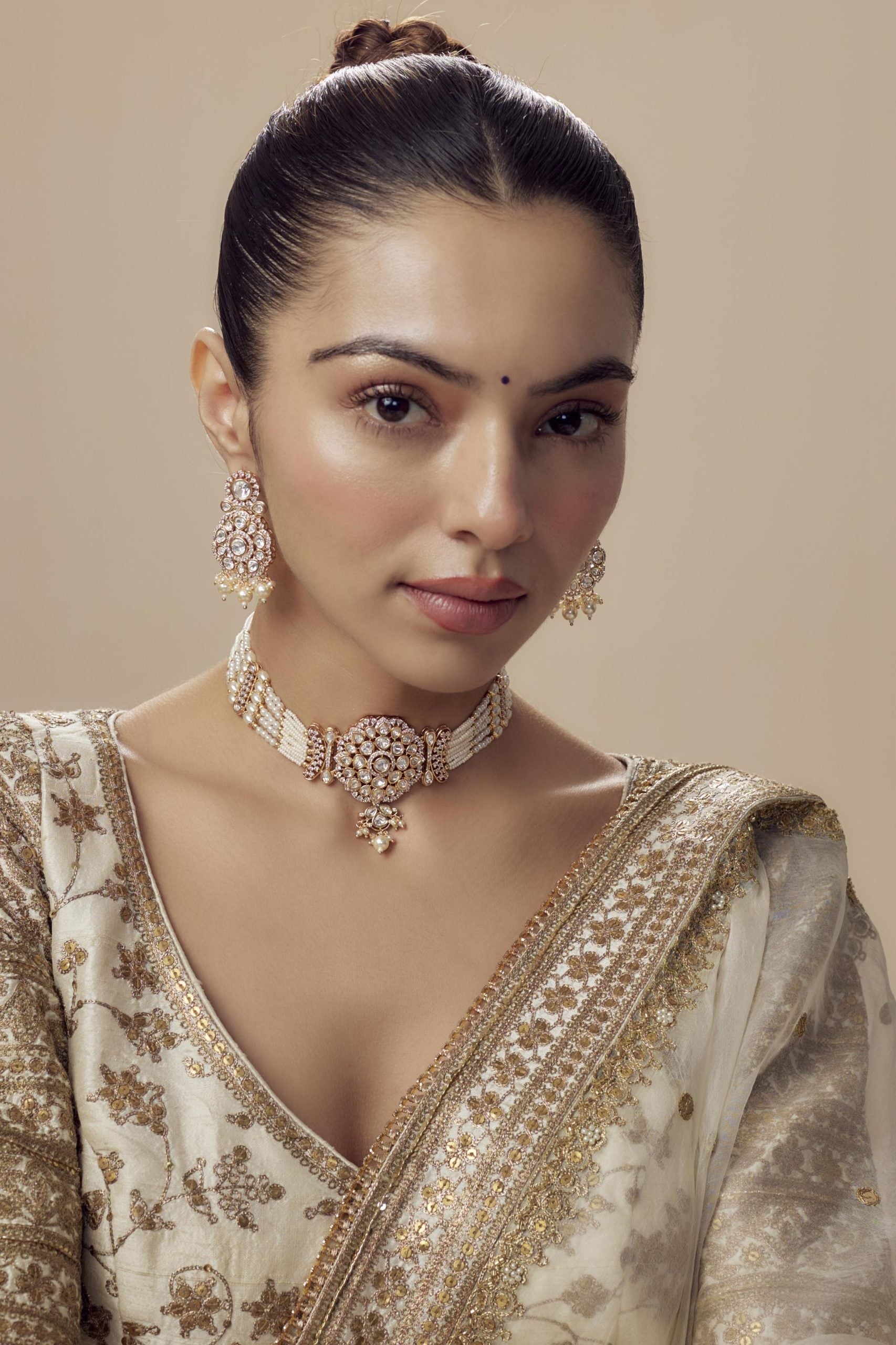 vivinia BY VIDHI MEHRA Saadgi Gold Plated White Womens Kundan, Polki Choker Necklace Set with Pair of Earrings (Freesize)