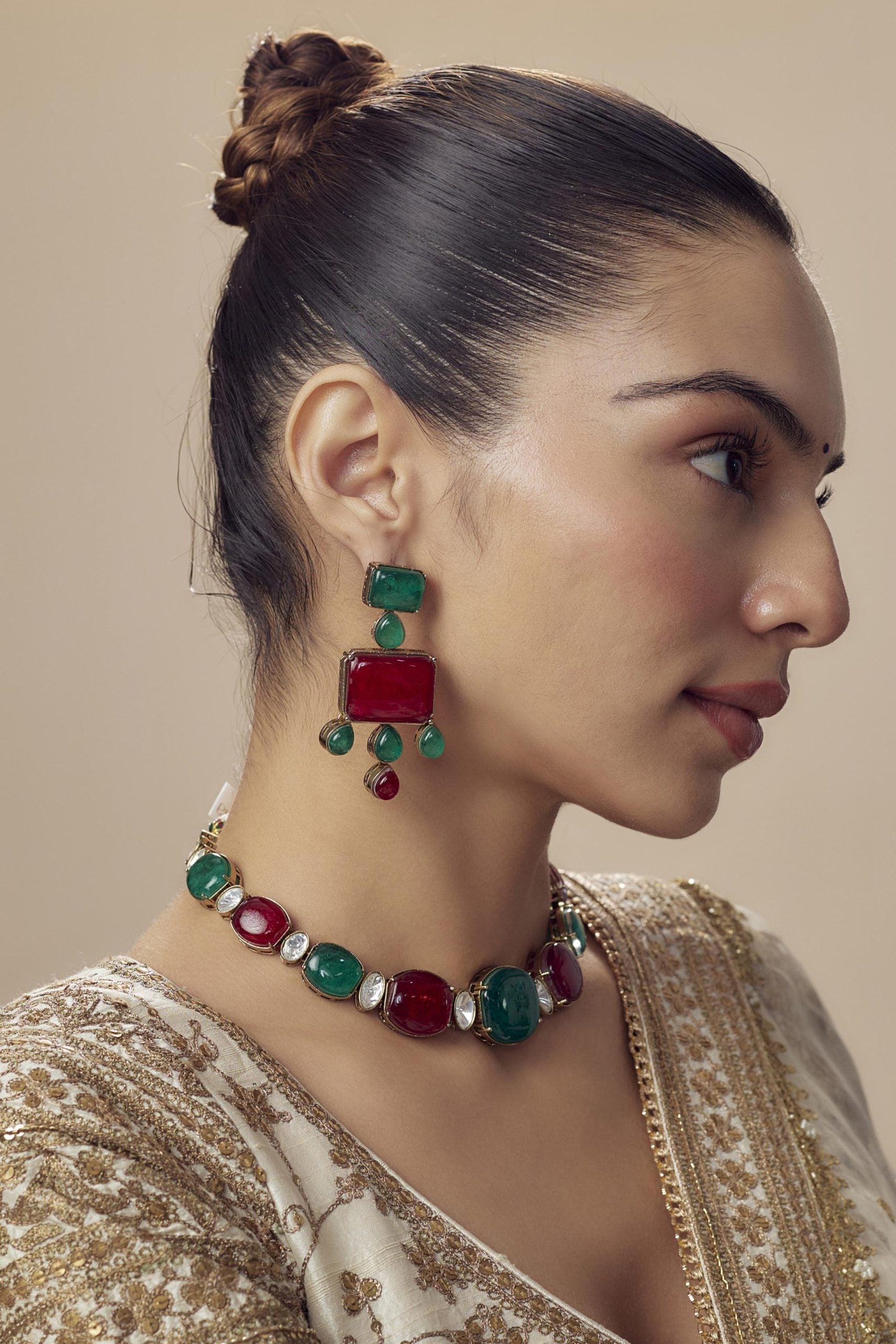 vivinia BY VIDHI MEHRA Florence Green & Red Red Womens Contemporary Choker Necklace Set with Pair of Earrings (Freesize)