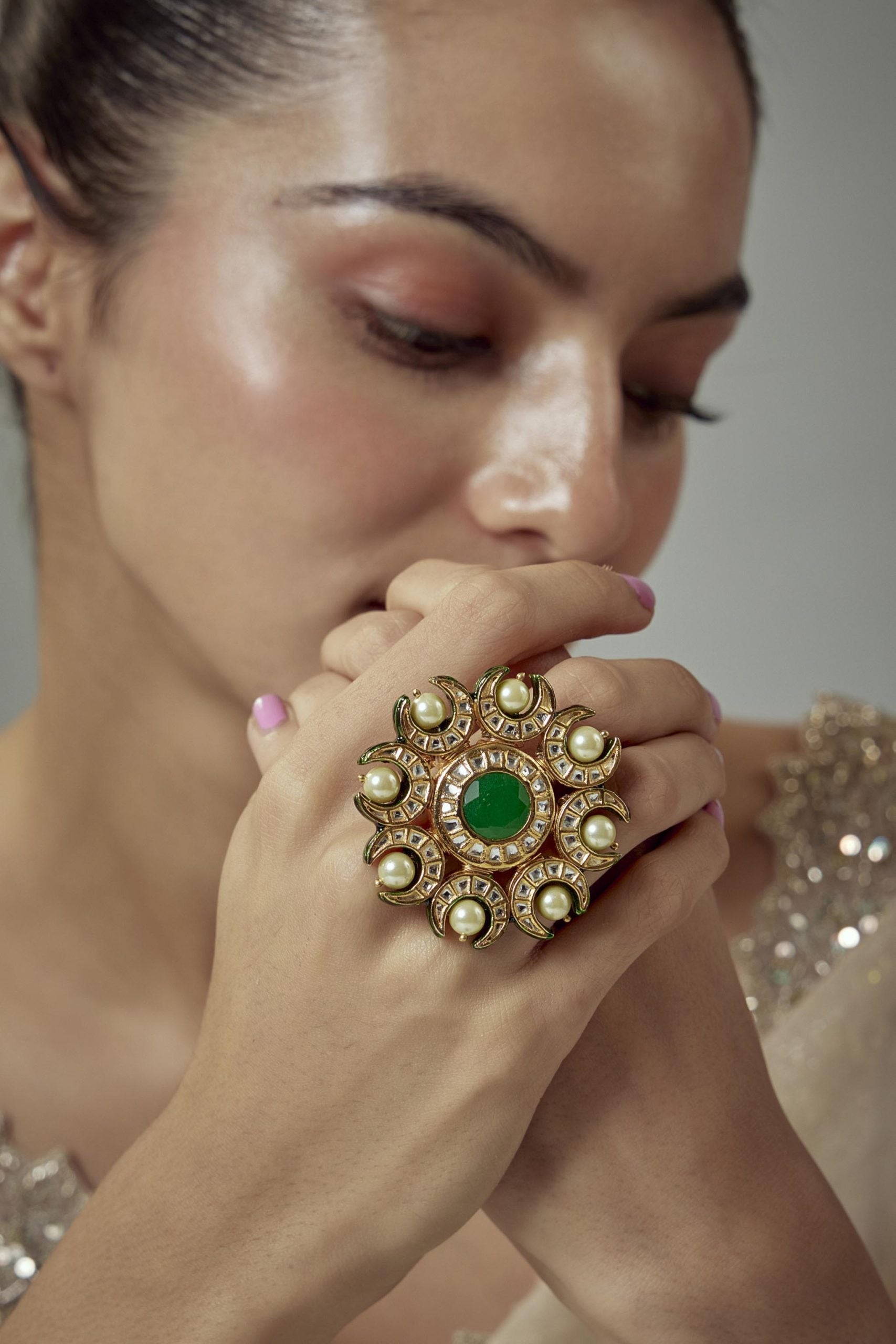 vivinia BY VIDHI MEHRA Saadgi Gold Plated Green Kundan, Polki Womens Ring (Freesize)