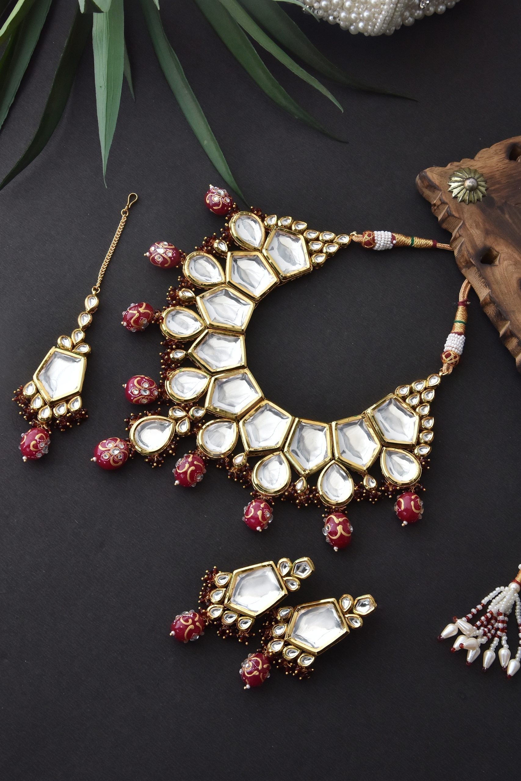 Red Gold Tone Kundan Necklace Set with Maang Tikka