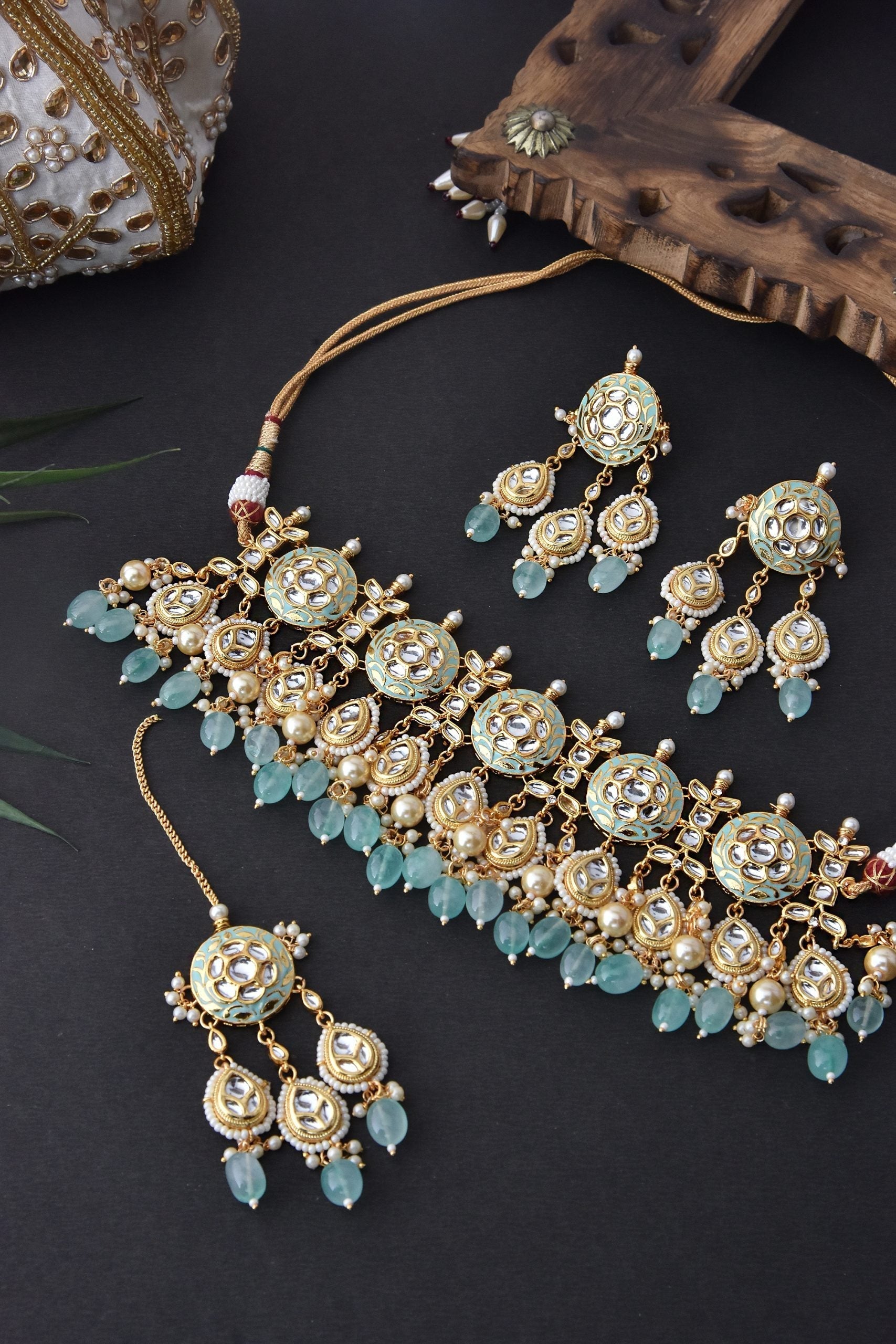 Ferozi Gold Tone Kundan Necklace Set with Maang Tikka