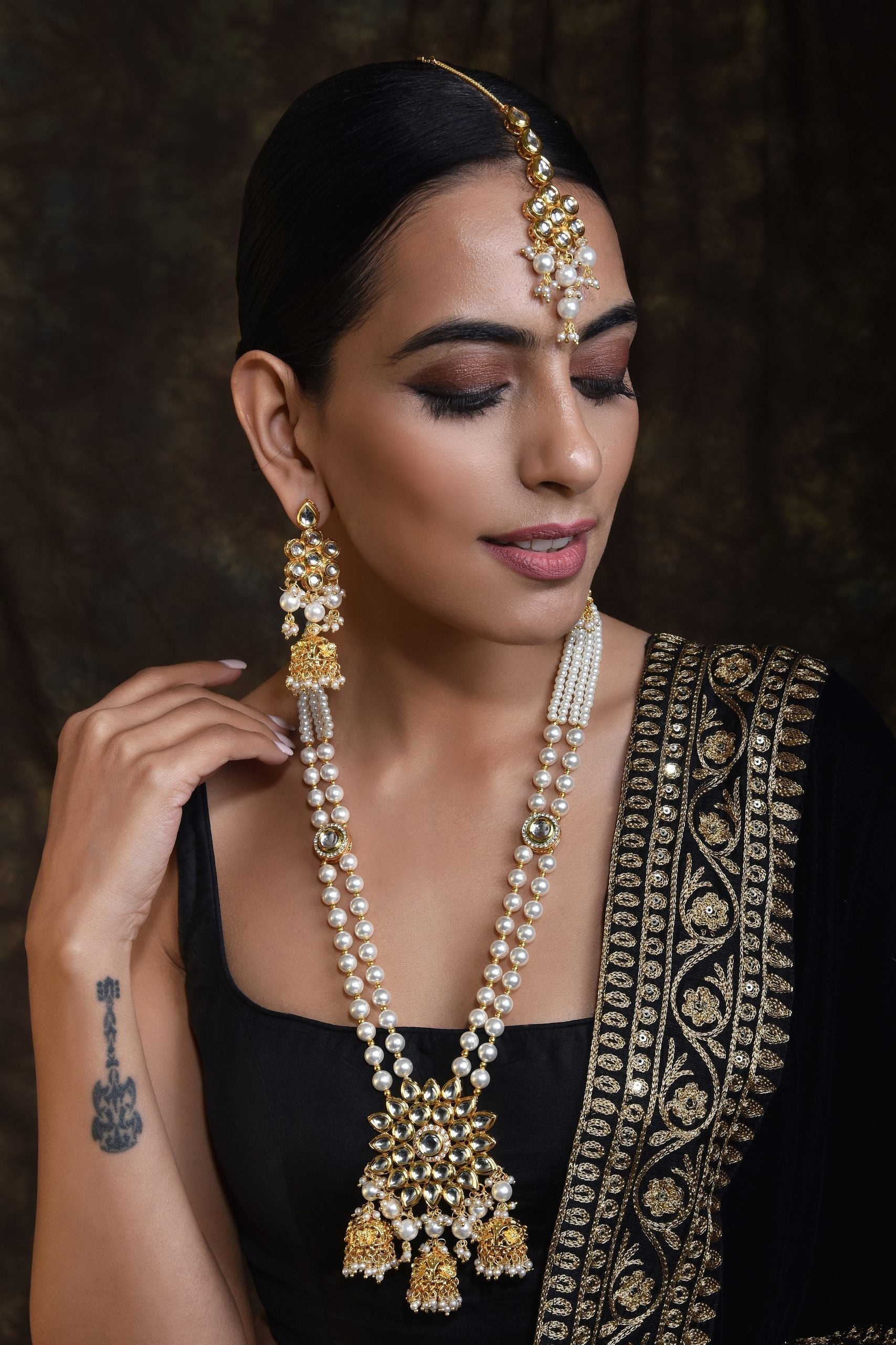 White Gold Tone Long Kundan Necklace Set with Maang Tikka