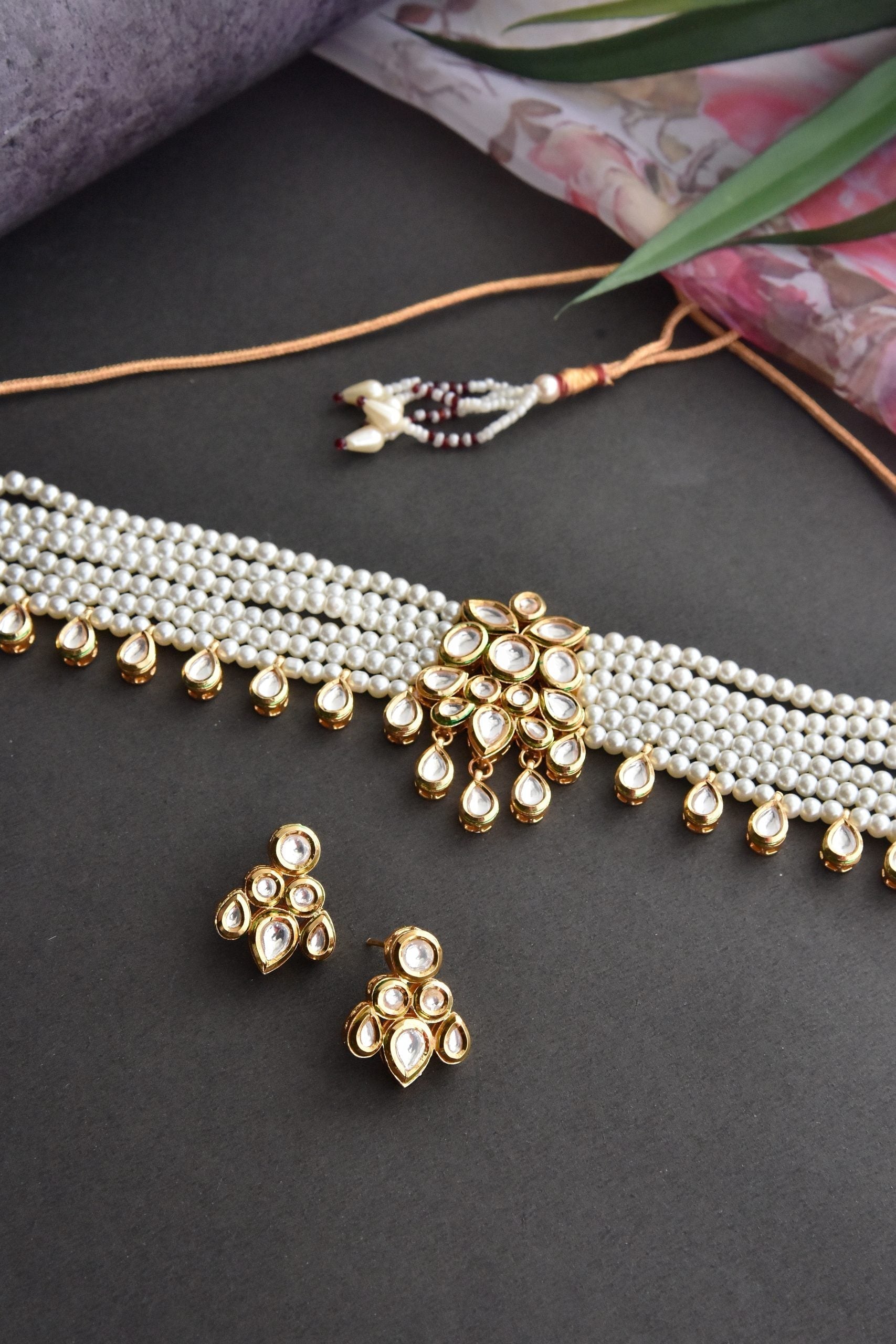 White Gold Tone Kundan Pearl Choker Necklace Set