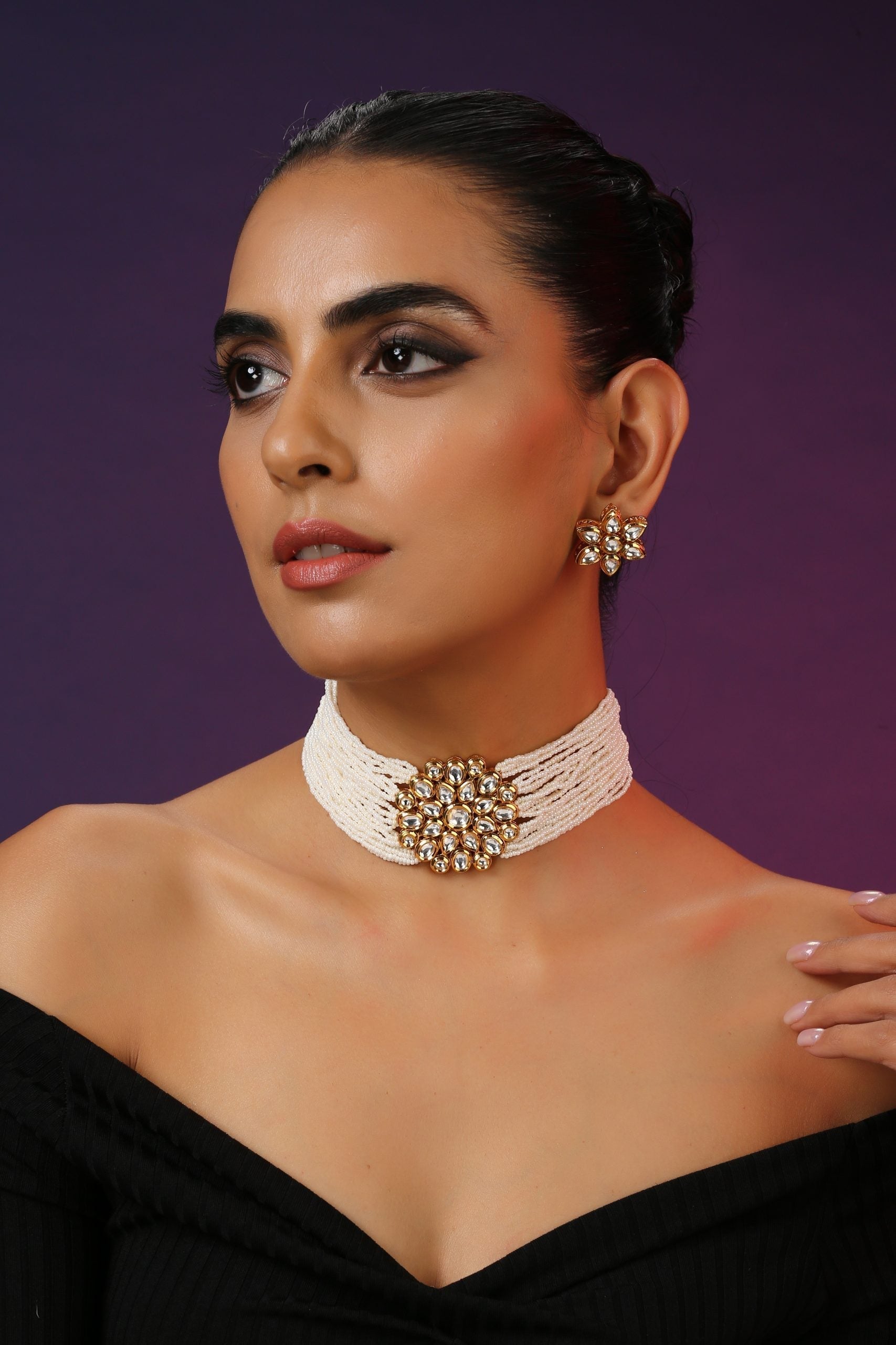 White Gold Tone Kundan and Pearls Choker Set