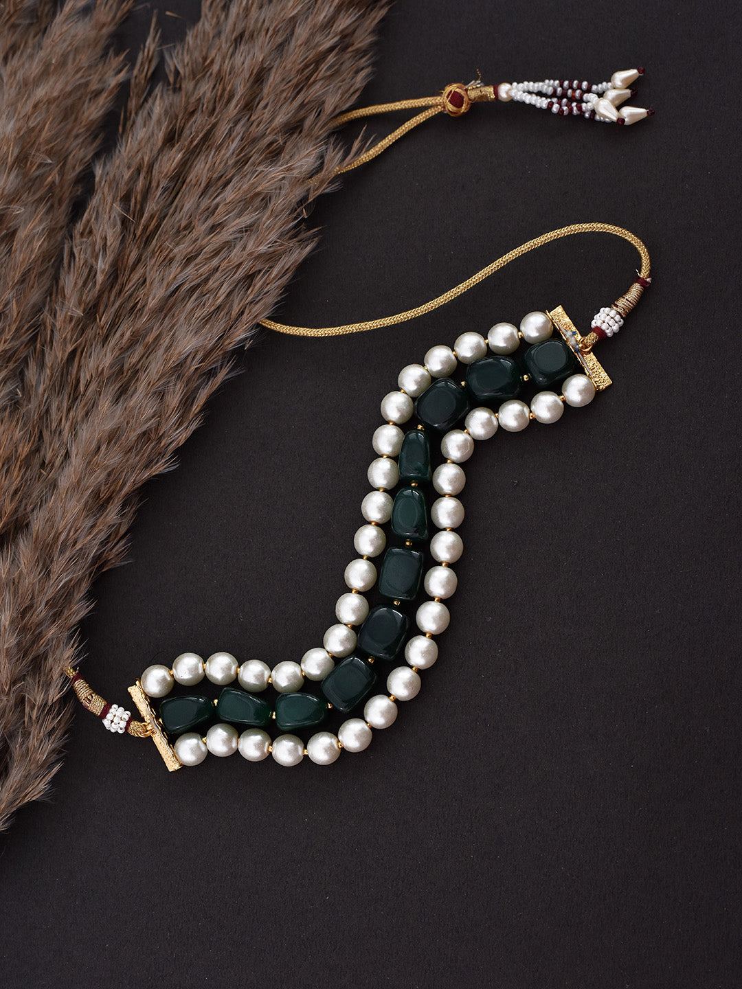 Green and White Pearls Choker Necklace