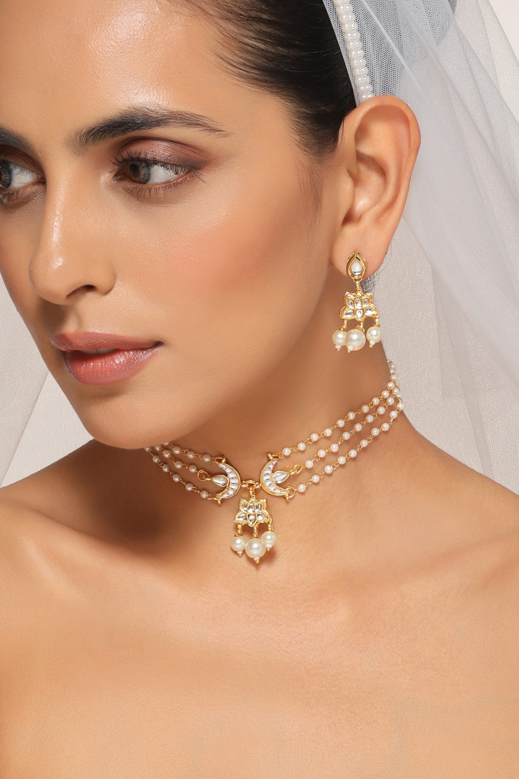 White Gold Tone Kundan Choker Necklace Set