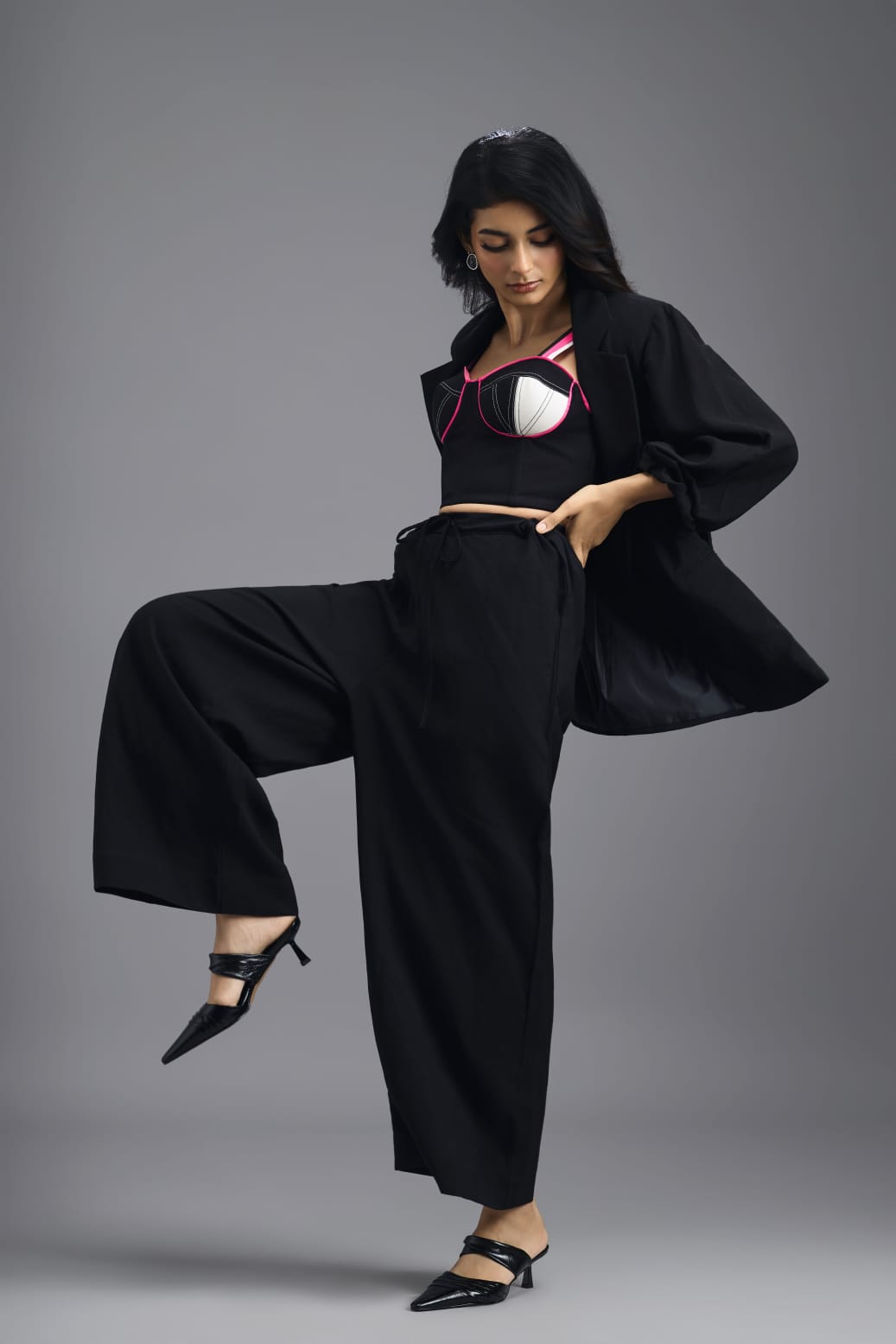 BLACK STRUCTURED BRALETTE TOP WITH SEAM DETAILING
