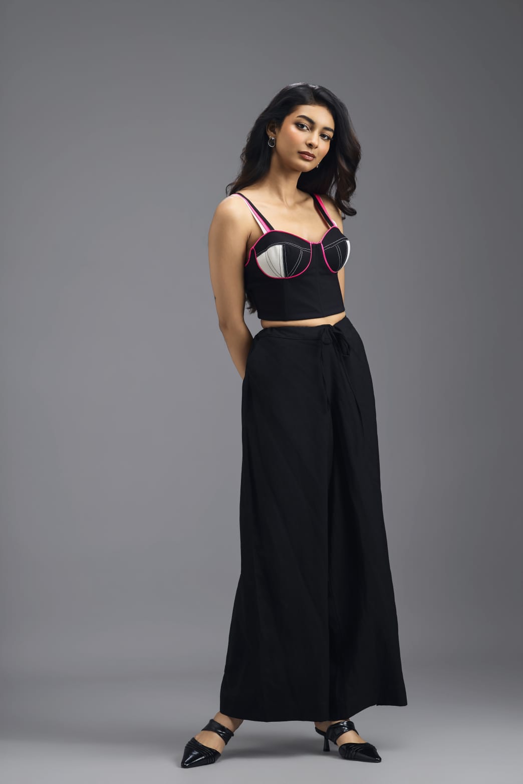 BLACK STRUCTURED BRALETTE TOP WITH SEAM DETAILING