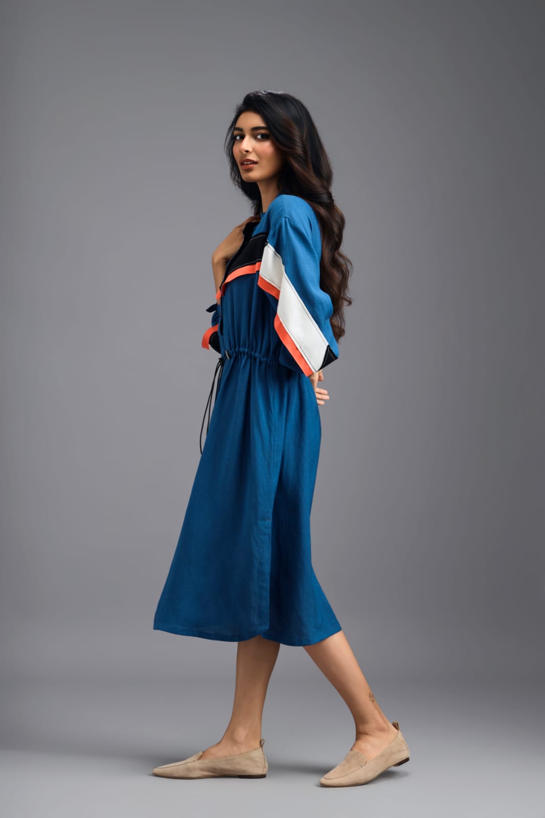 BLUE RELAXED FIT MIDI DRESS WITH NEON CONTRAST PANEL DETAIL