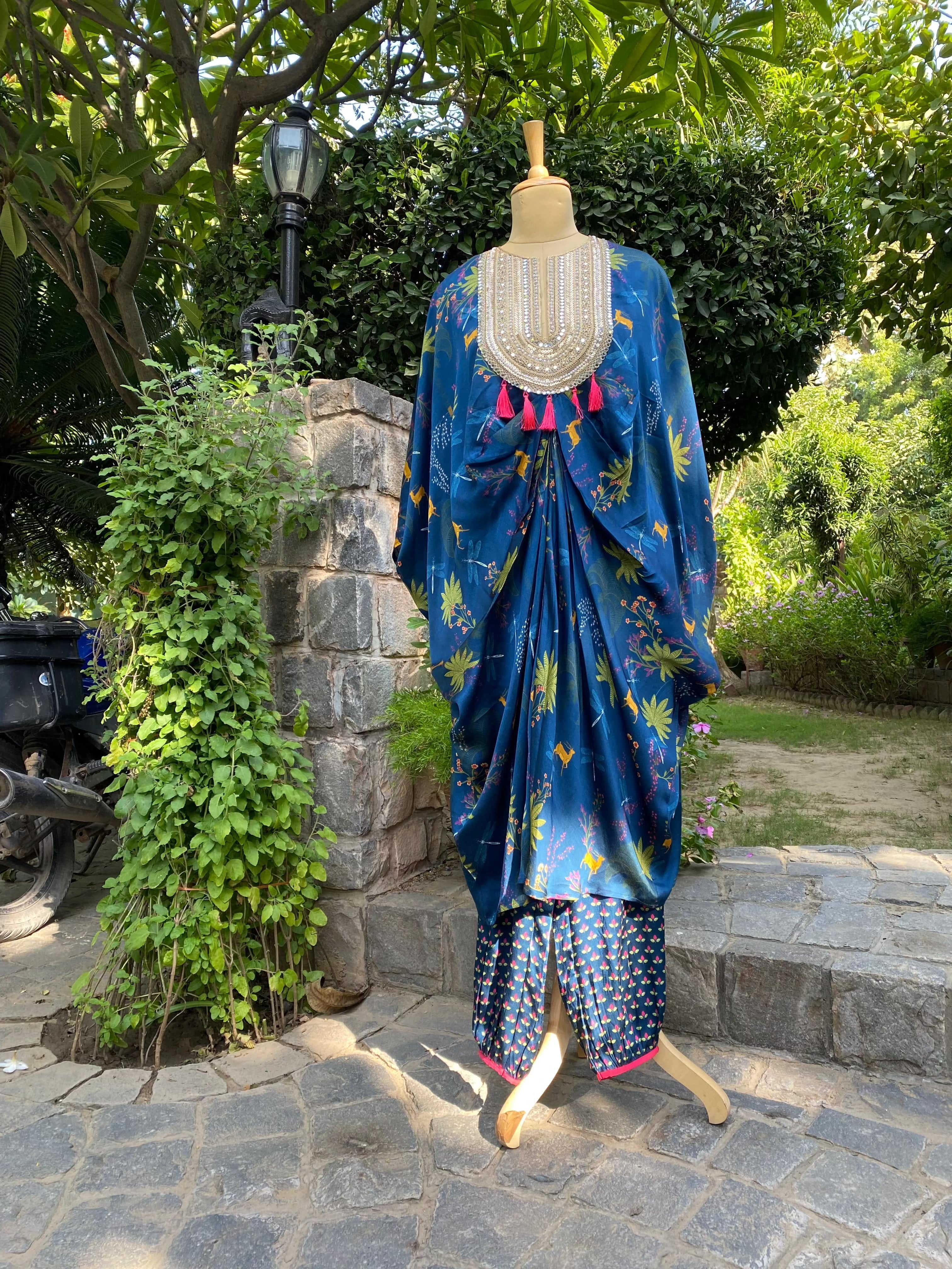 Mitaliwadhwa Exclusive Blue Contrast set