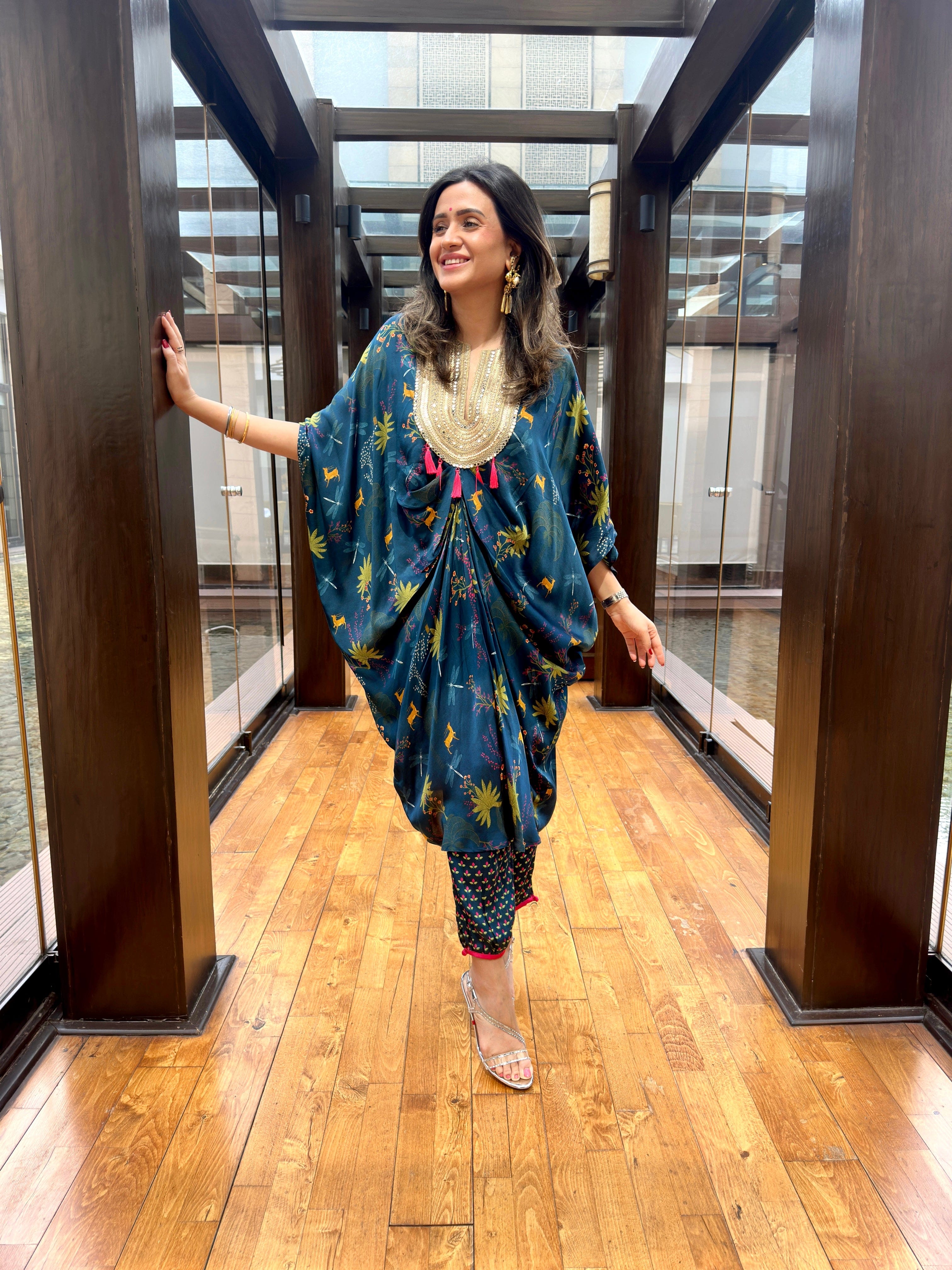 Mitaliwadhwa Exclusive Blue Contrast set