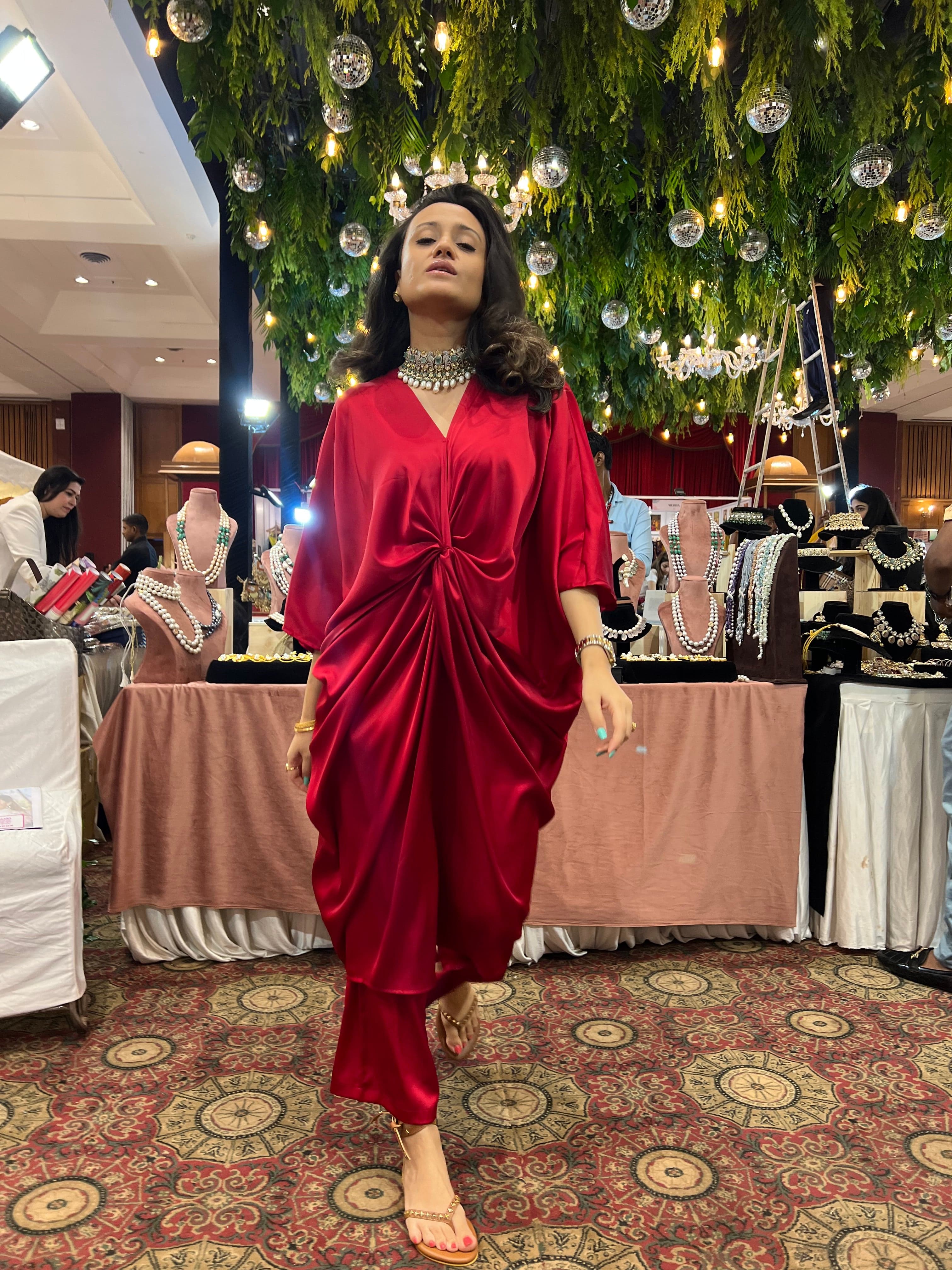 Mitaliwadhwa Red Luxe Knot Set