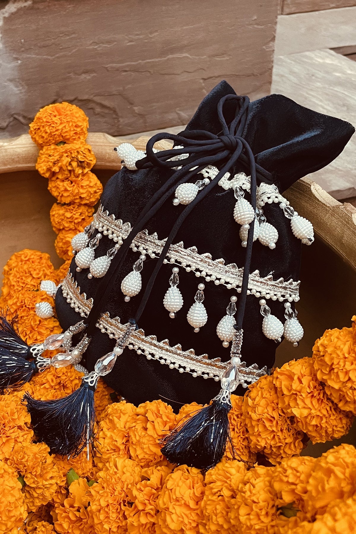 Pearl Drop Velvet Potli - ajieshoberoi