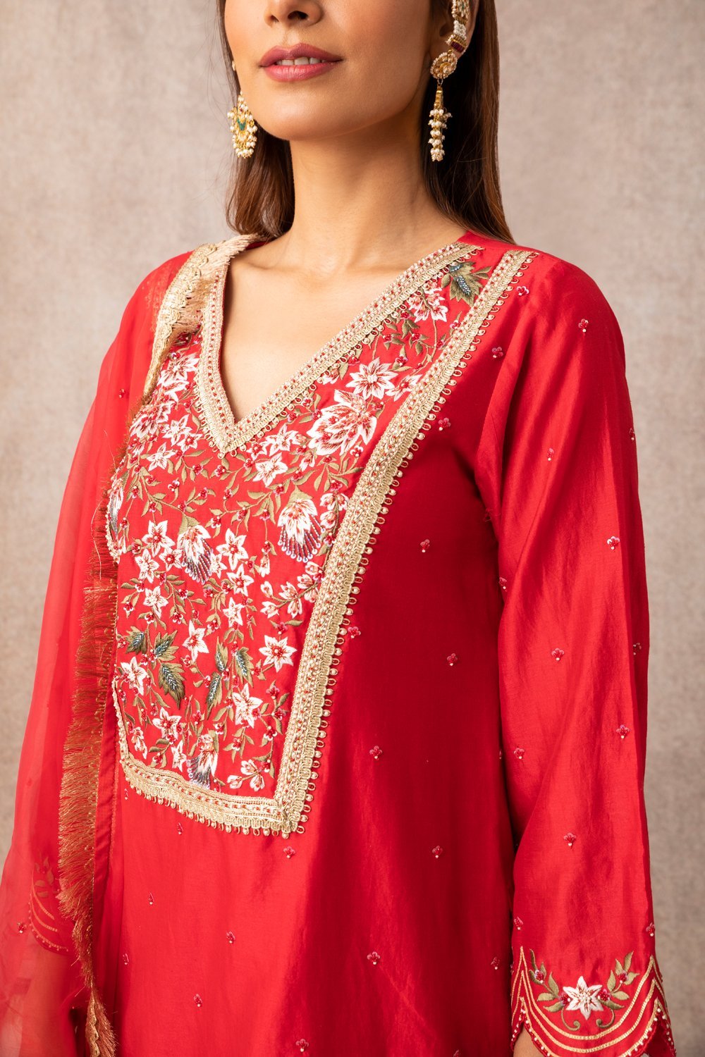 Red Short Scalloped Kurta Set - ajieshoberoi